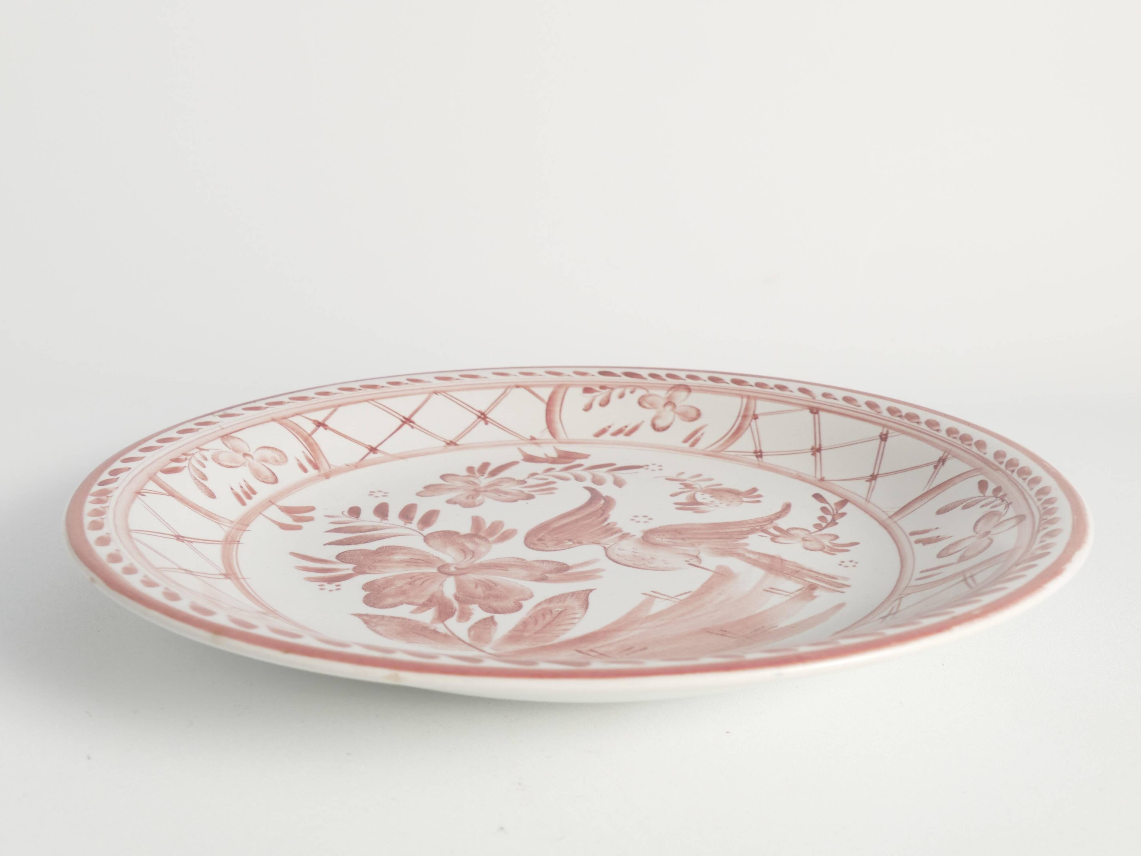 Plat en art populaire avec motif floral rouge par Ilse Claesson pour Rörstrand, Suède 1930