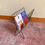 Metal magazine rack