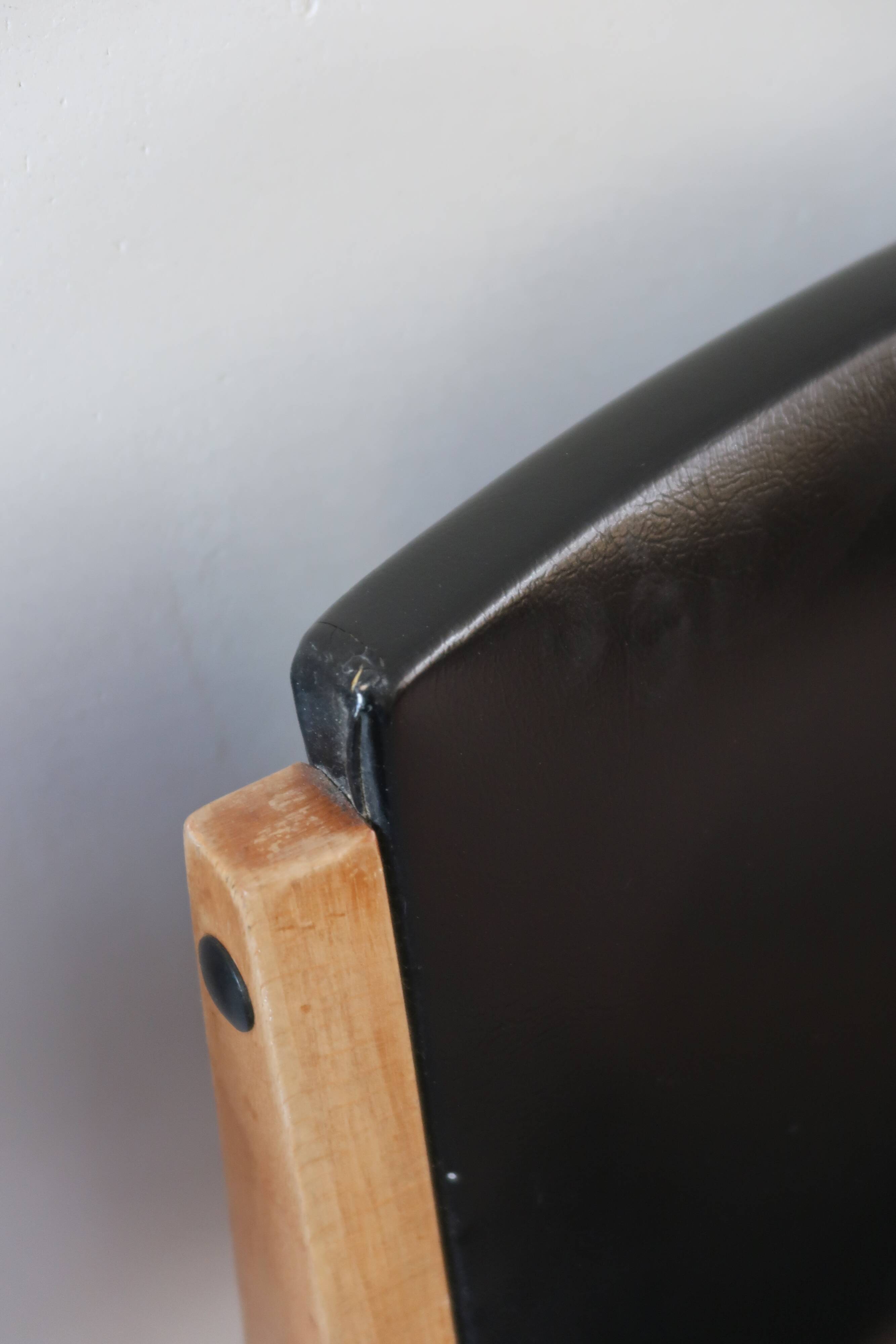 3 chaises scandinaves skaï noir