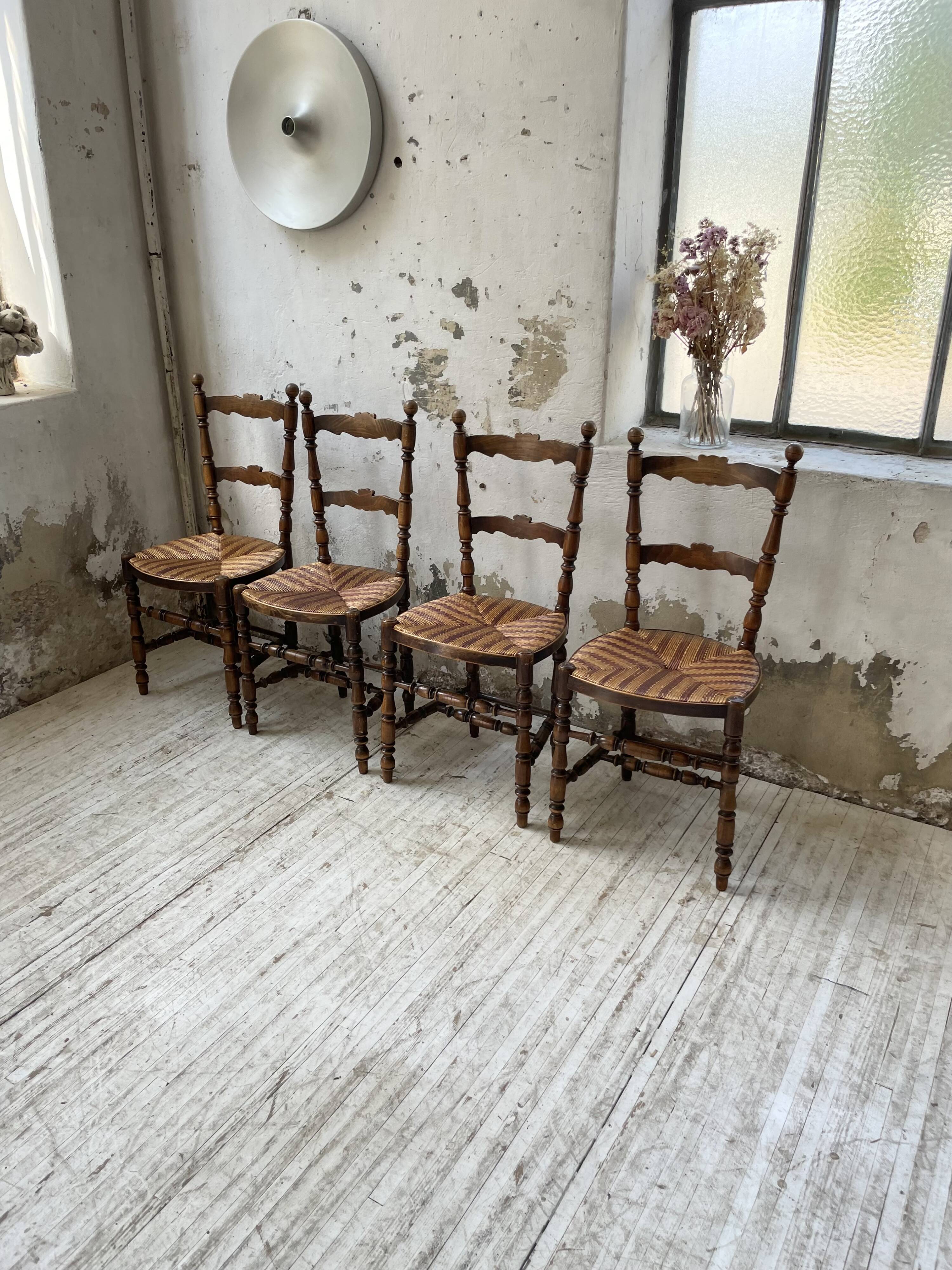 Set of rustic Provençal mulched chairs