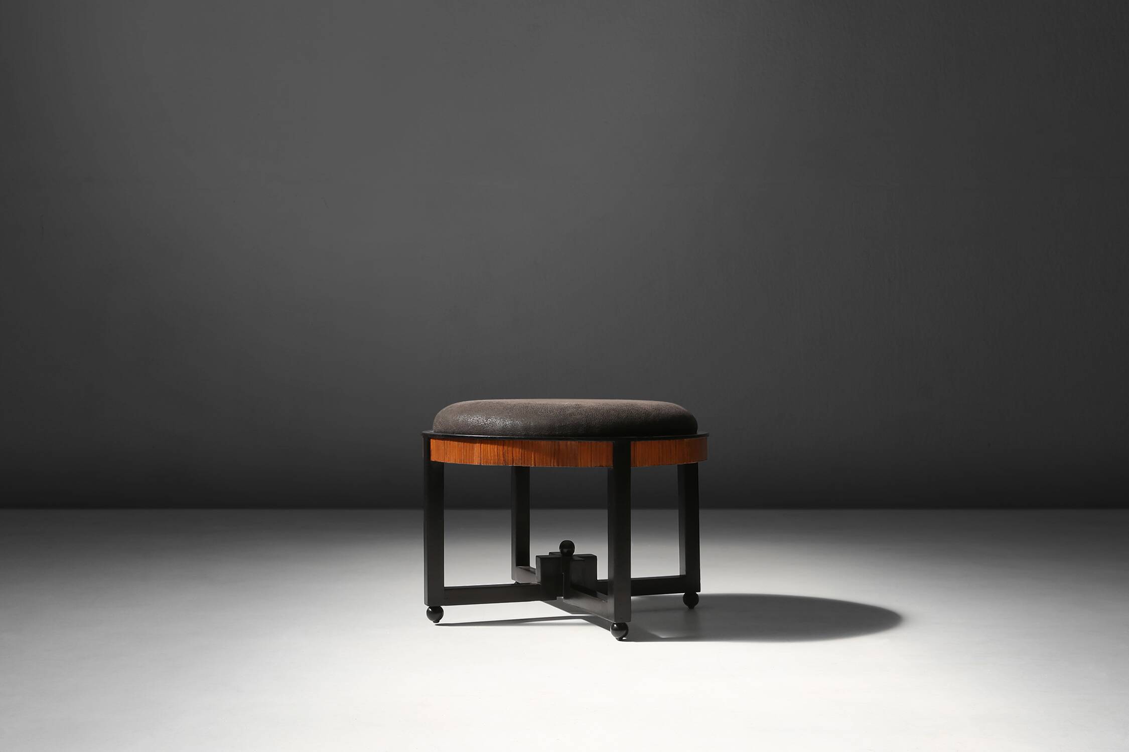 Pouf moderniste dans le style de Huib Hoste 1920
