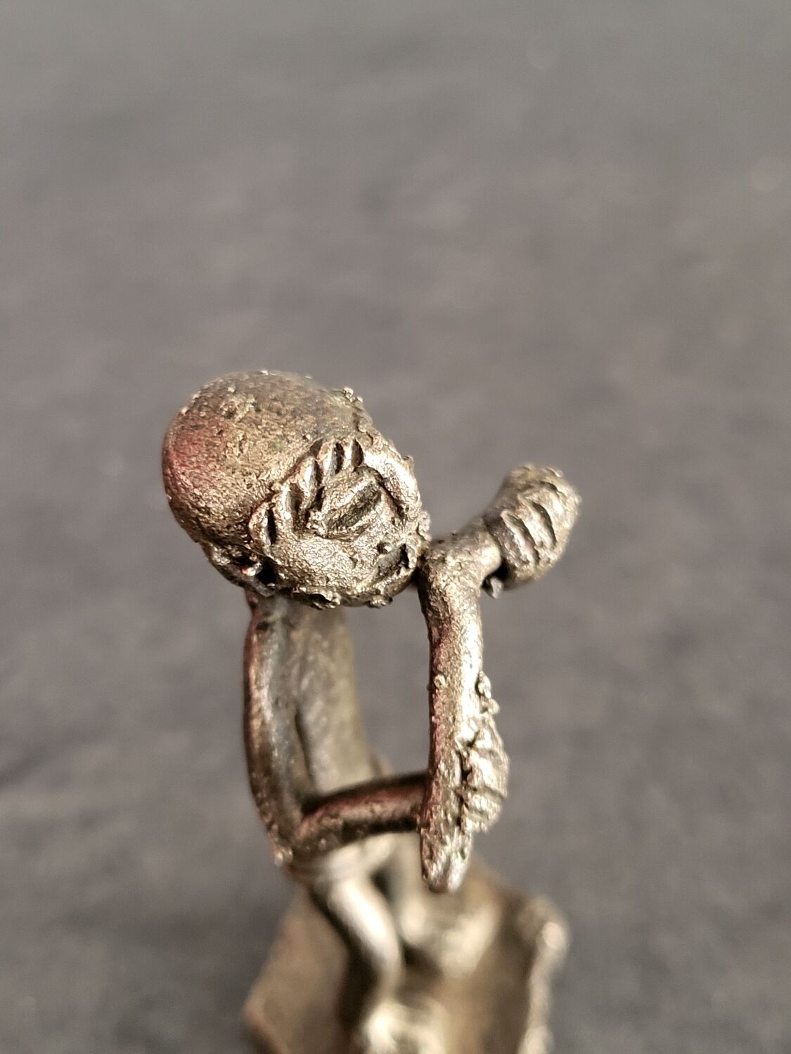 Ancient Akan weight for weighing gold in brass, in excellent condition.