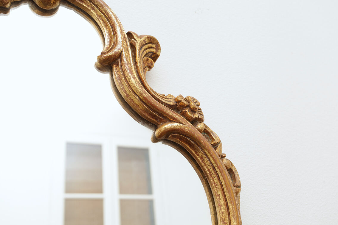 Miroir rocaille doré à la feuille d’or 43x70cm