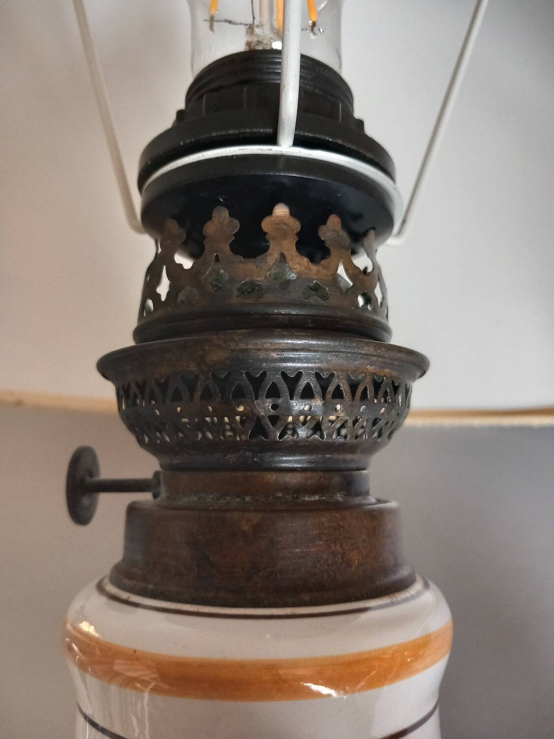 Lampe ancienne en faïence d'art de Rodez