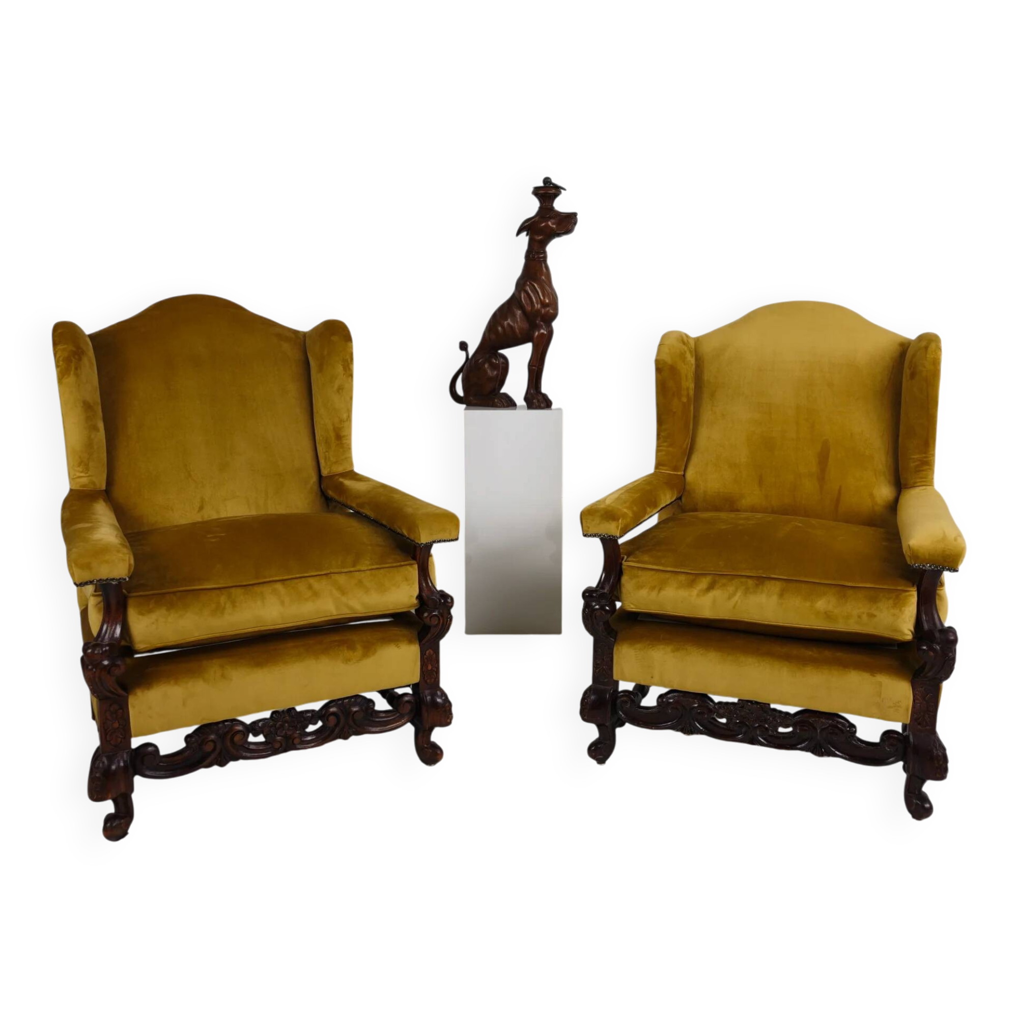 Paire de fauteuils en noyer sculpté du XIXe siècle – motifs floraux – revêtement en velours
