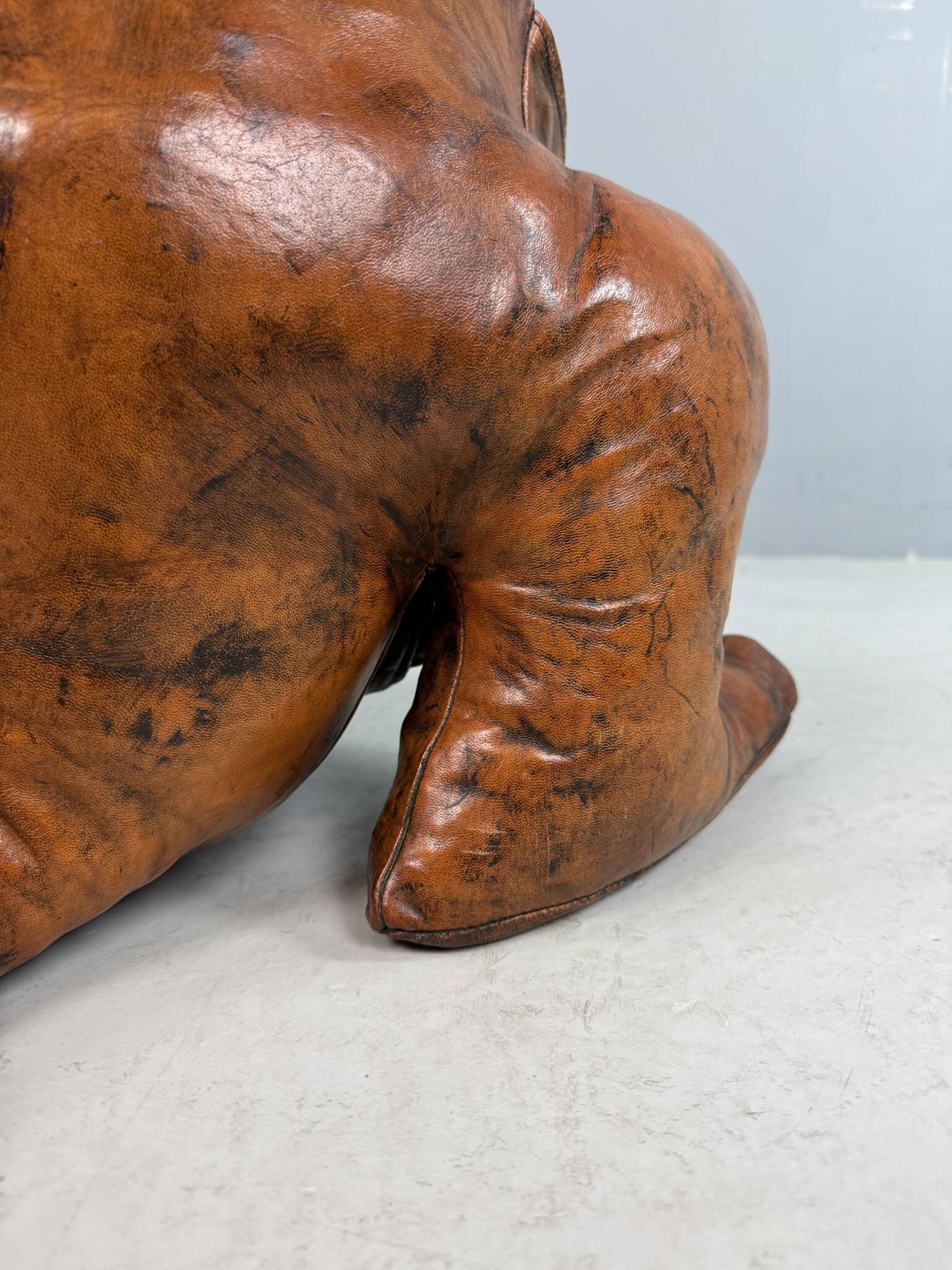 Dimitri Omersa leather magazine pouch kangaroo, Almazán, Spain, 1970 (Stamped)