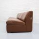 Canapé modulable en cuir cognac par Artifort