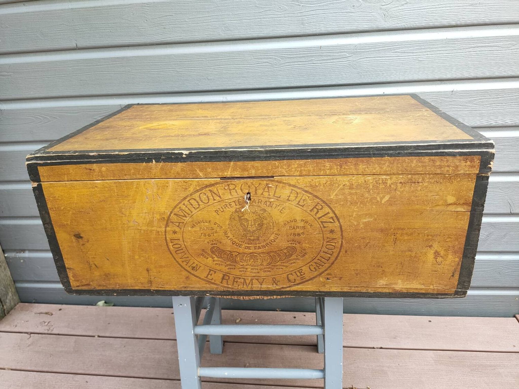 Old wooden advertising trunk Royal rice starch E.Remy & Cie