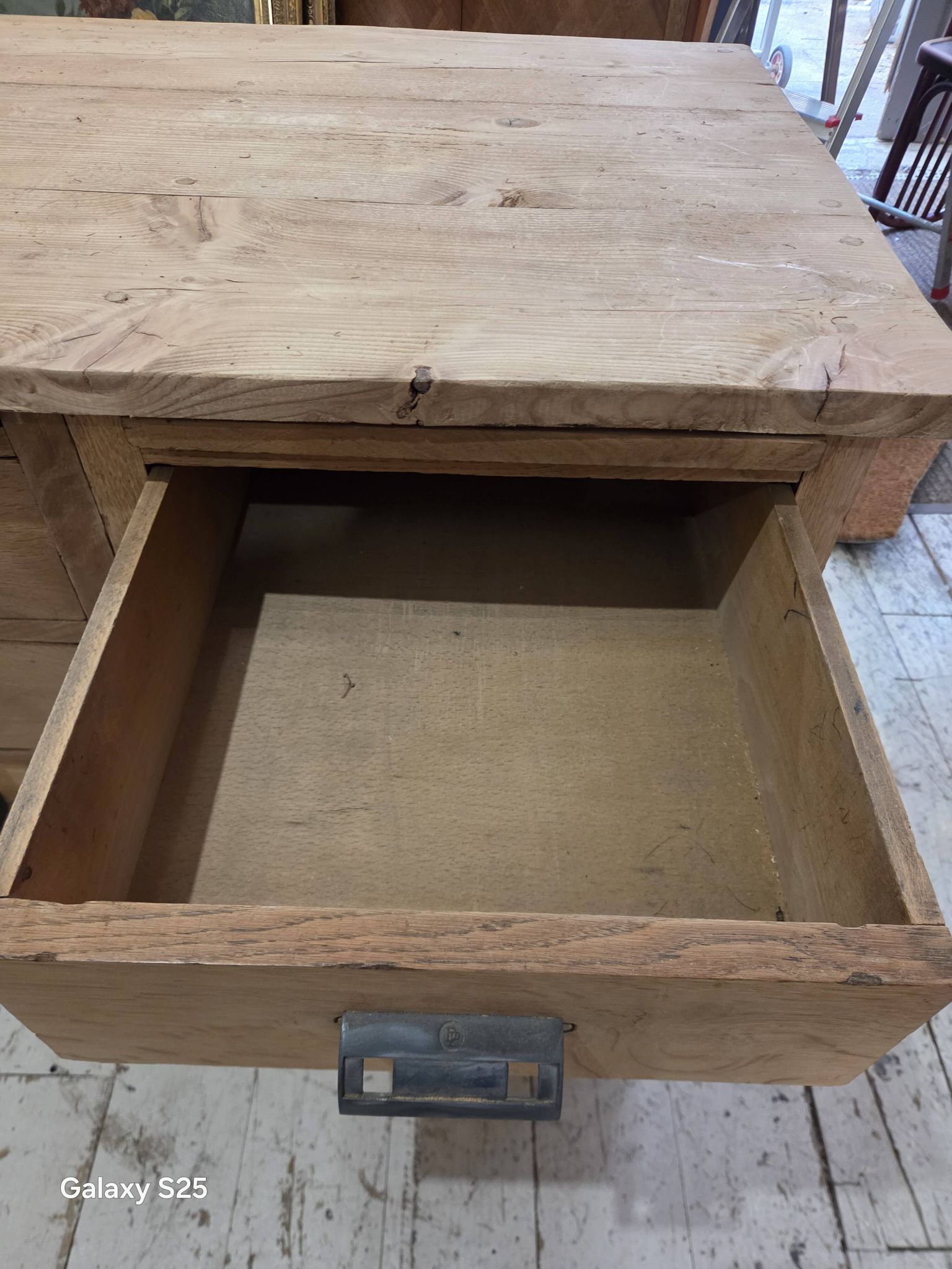 workbench with 16 drawers