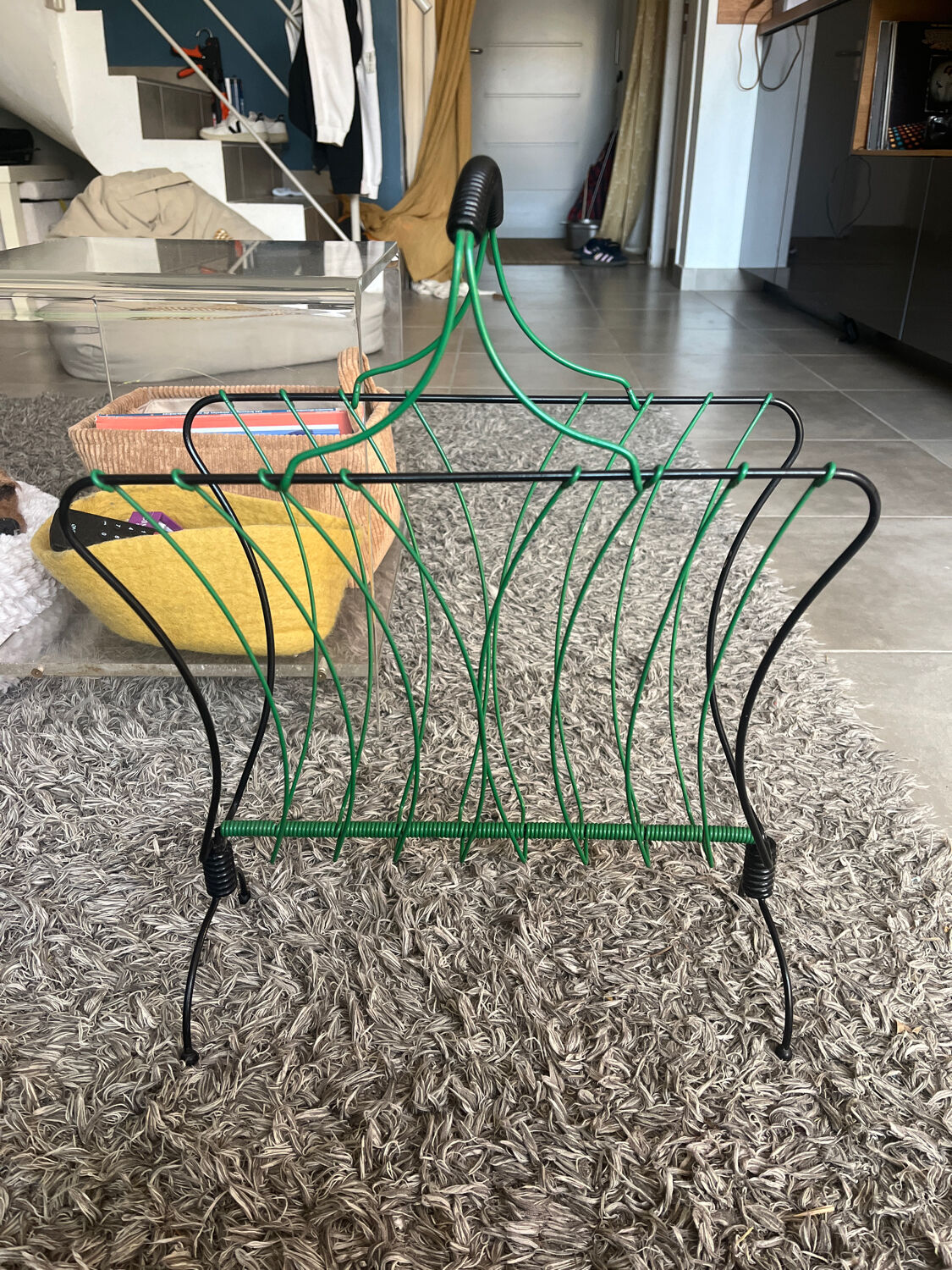Vintage 50s metal and green wire magazine rack