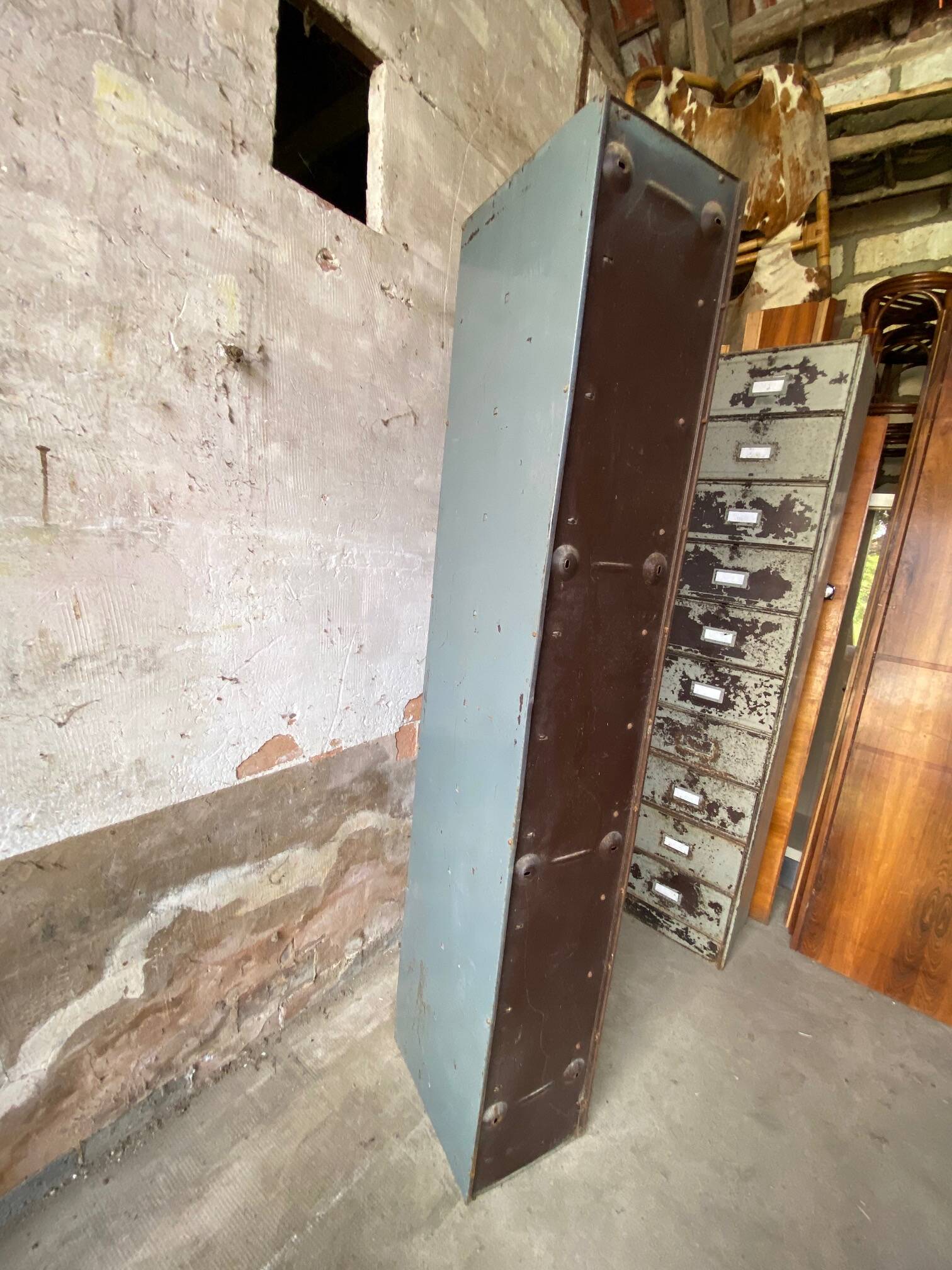 Cabinet with 10 valves roneo industrial metal 1950 n2
