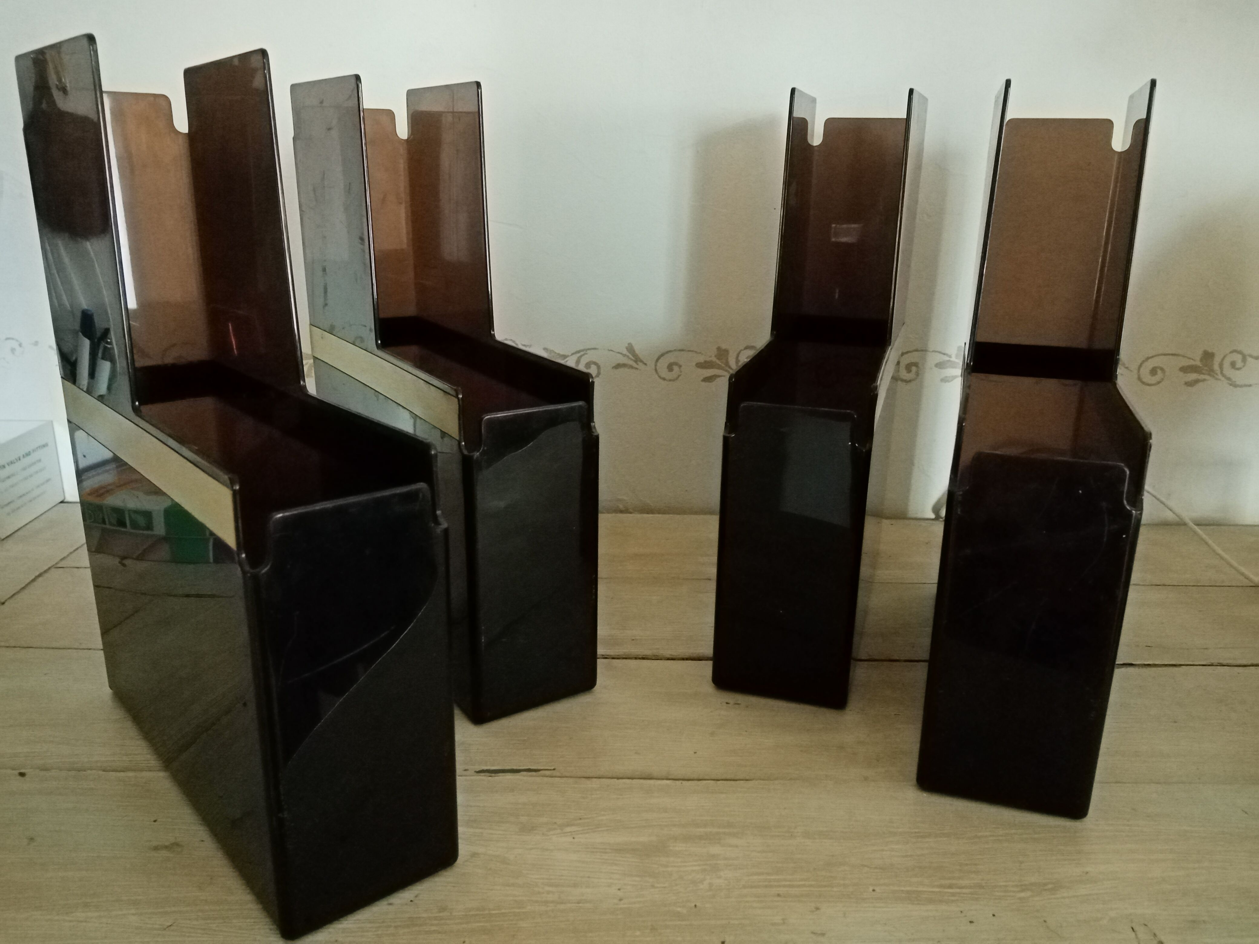 Vertical review door