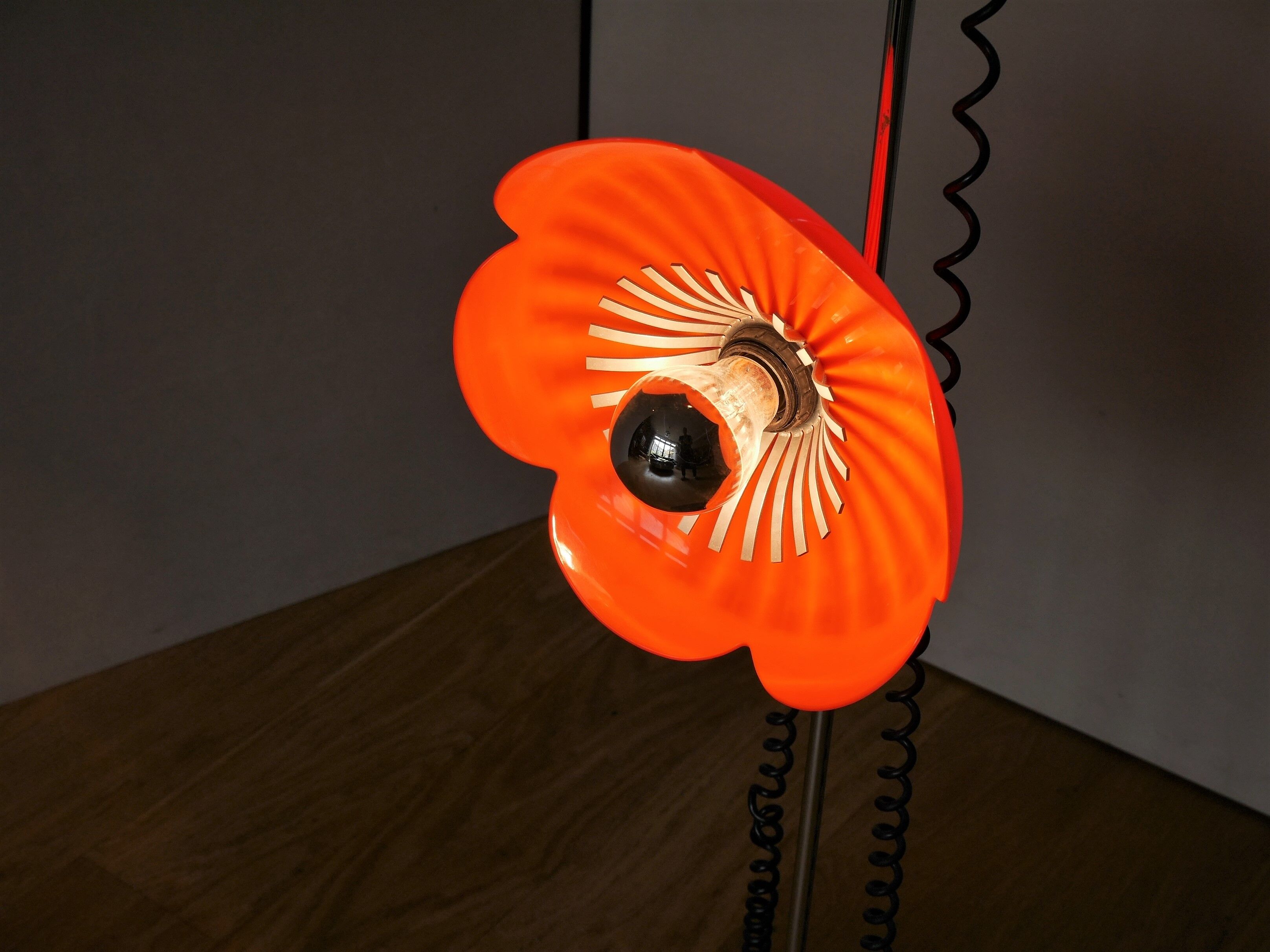 Lamppost flowers design seventies