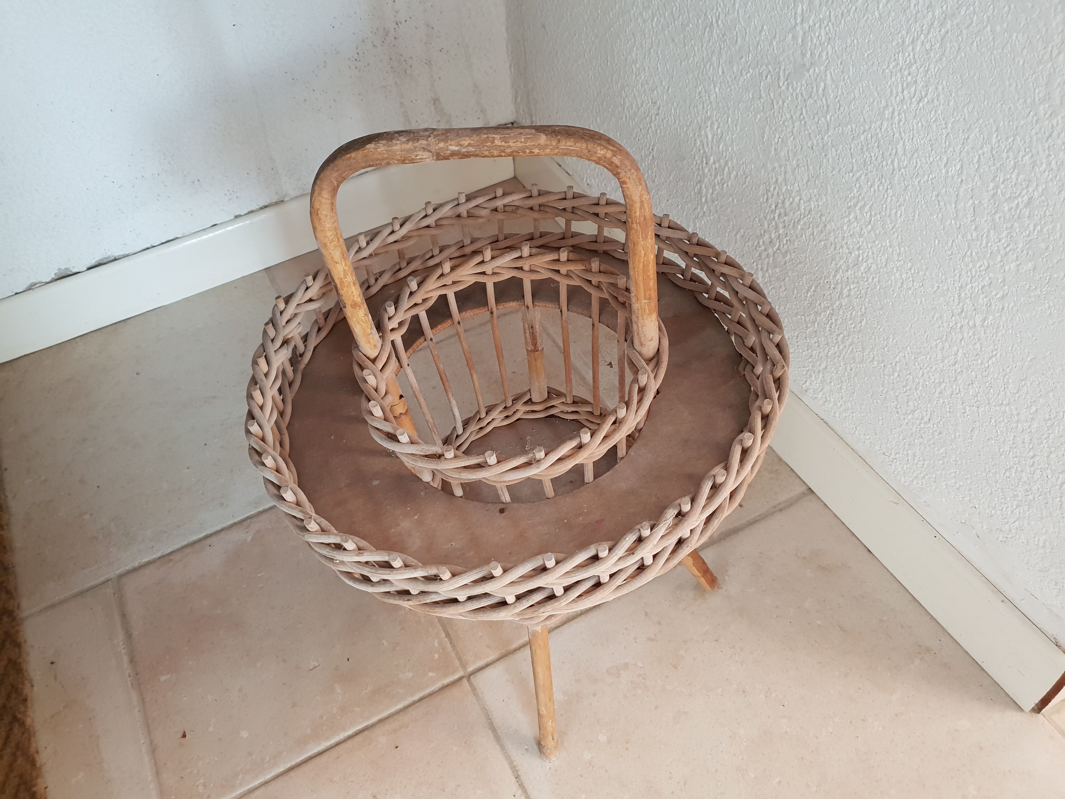 Portable rattan wicker bar from the 60's