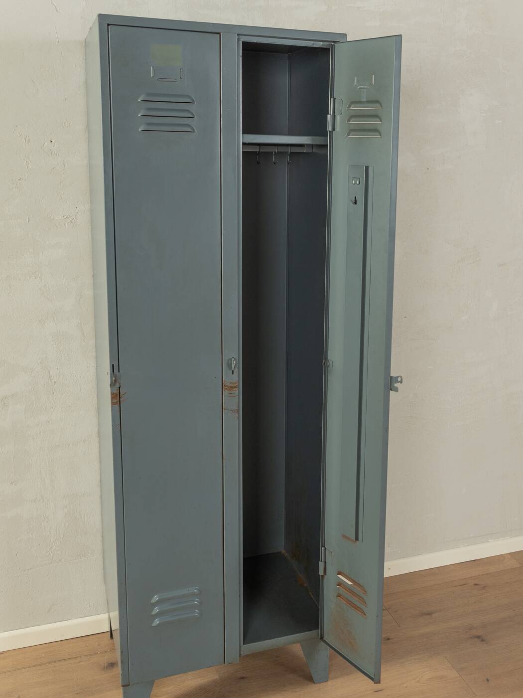 Armoire en acier des années 1960