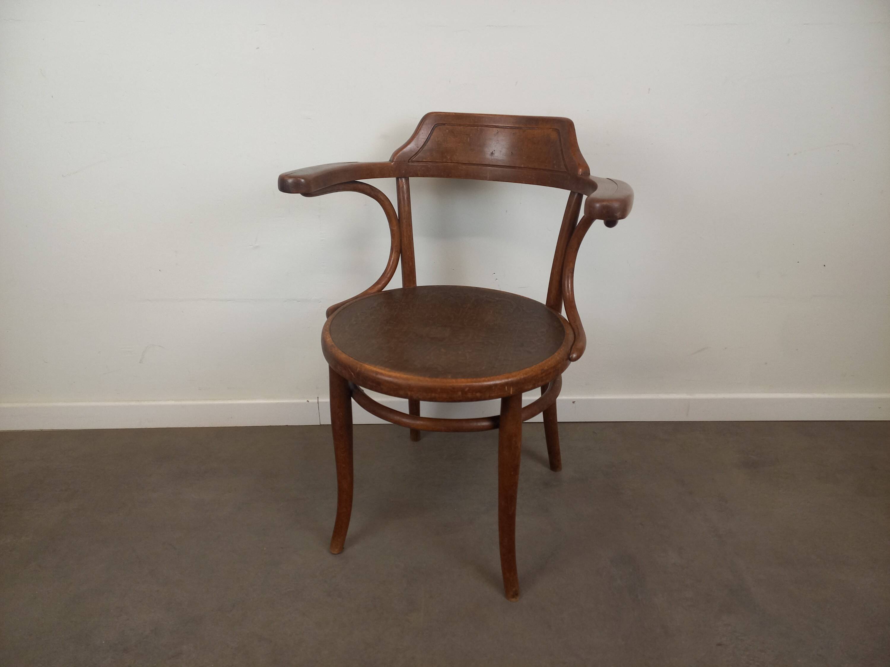 Bentwood chair Thonet