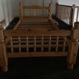 Single bed in solid wood, slatted base
