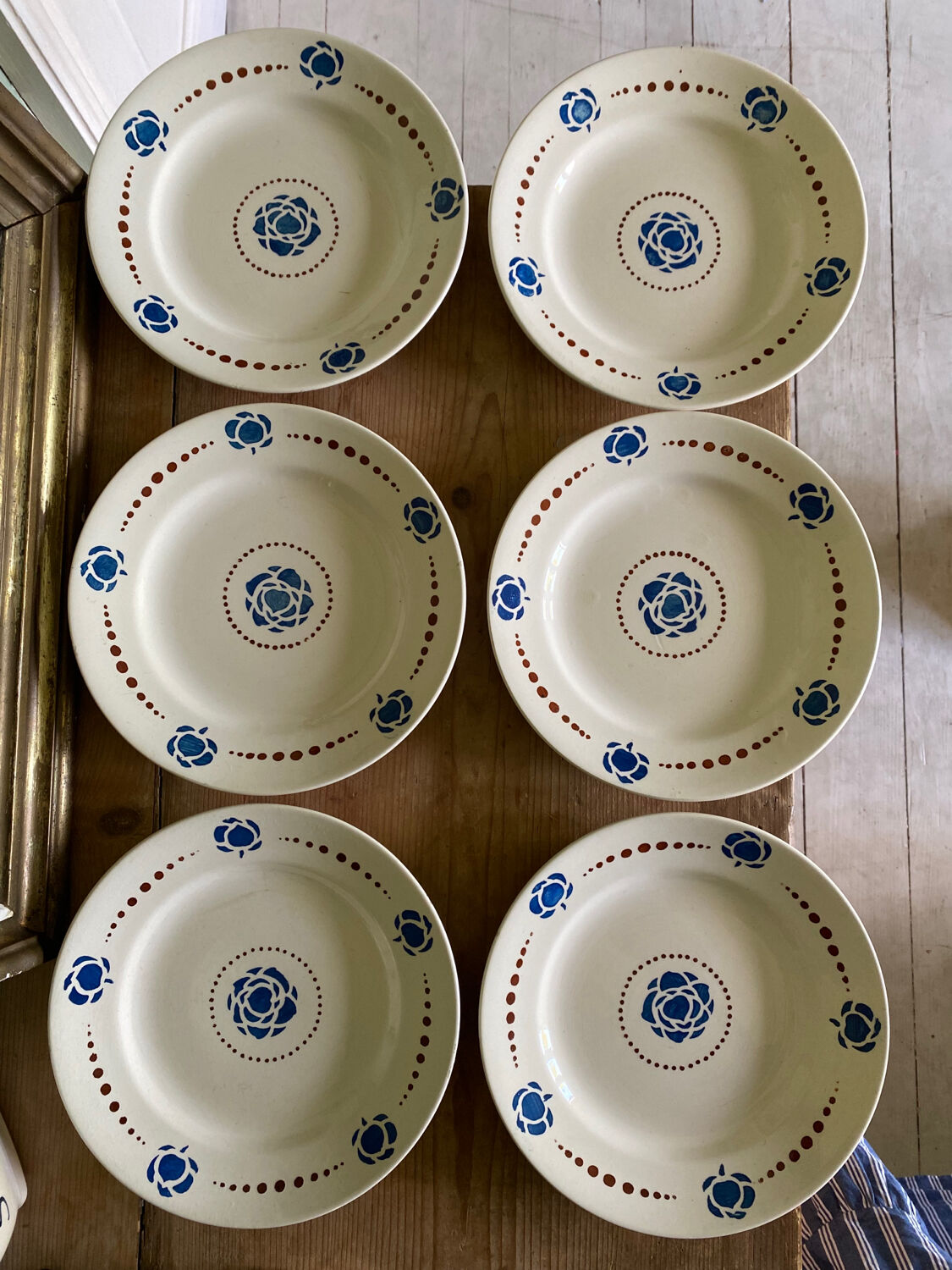 6 Lolette Longchamp iron earth flat plates