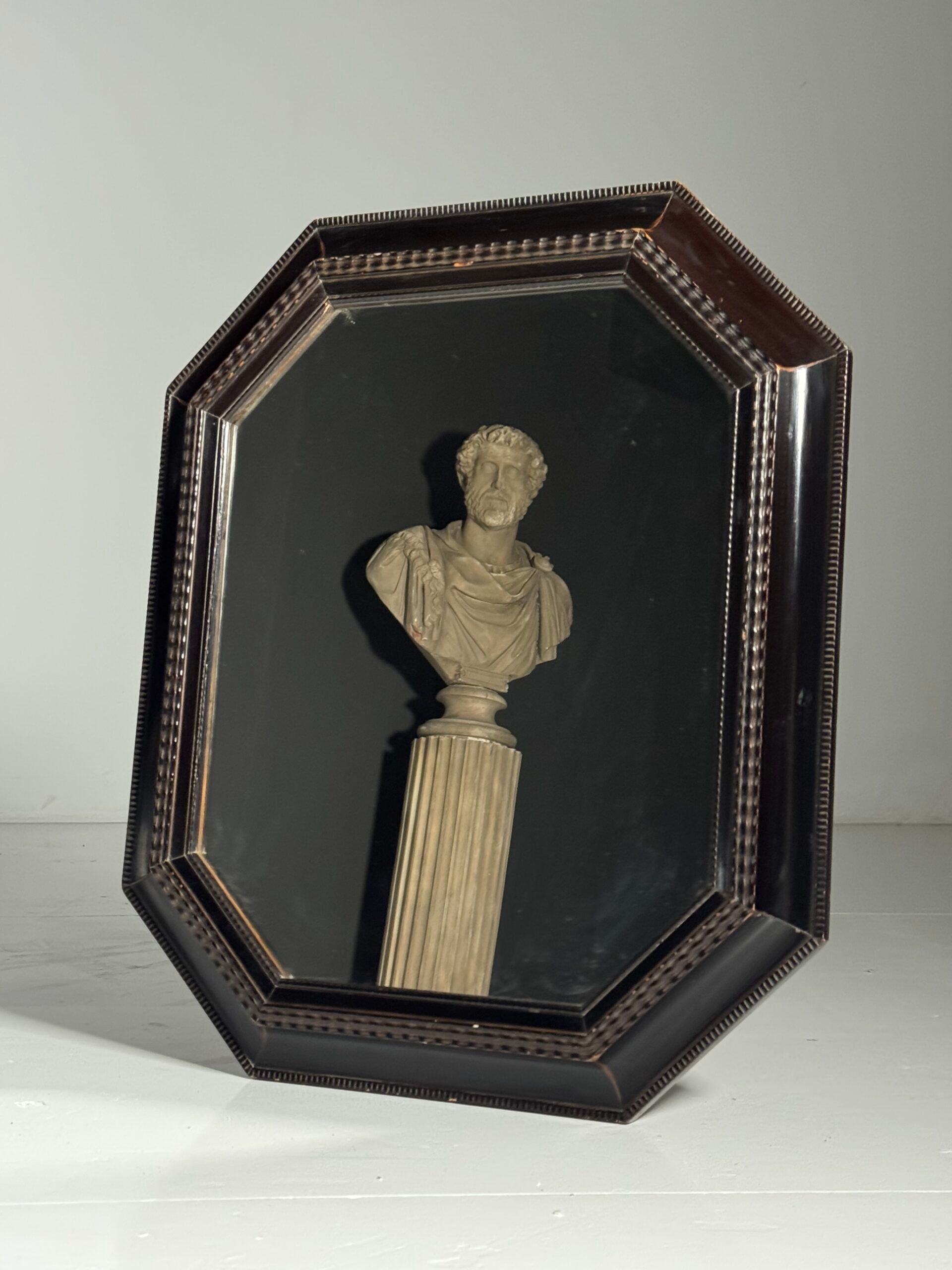 Ripple frame mirror octagonal