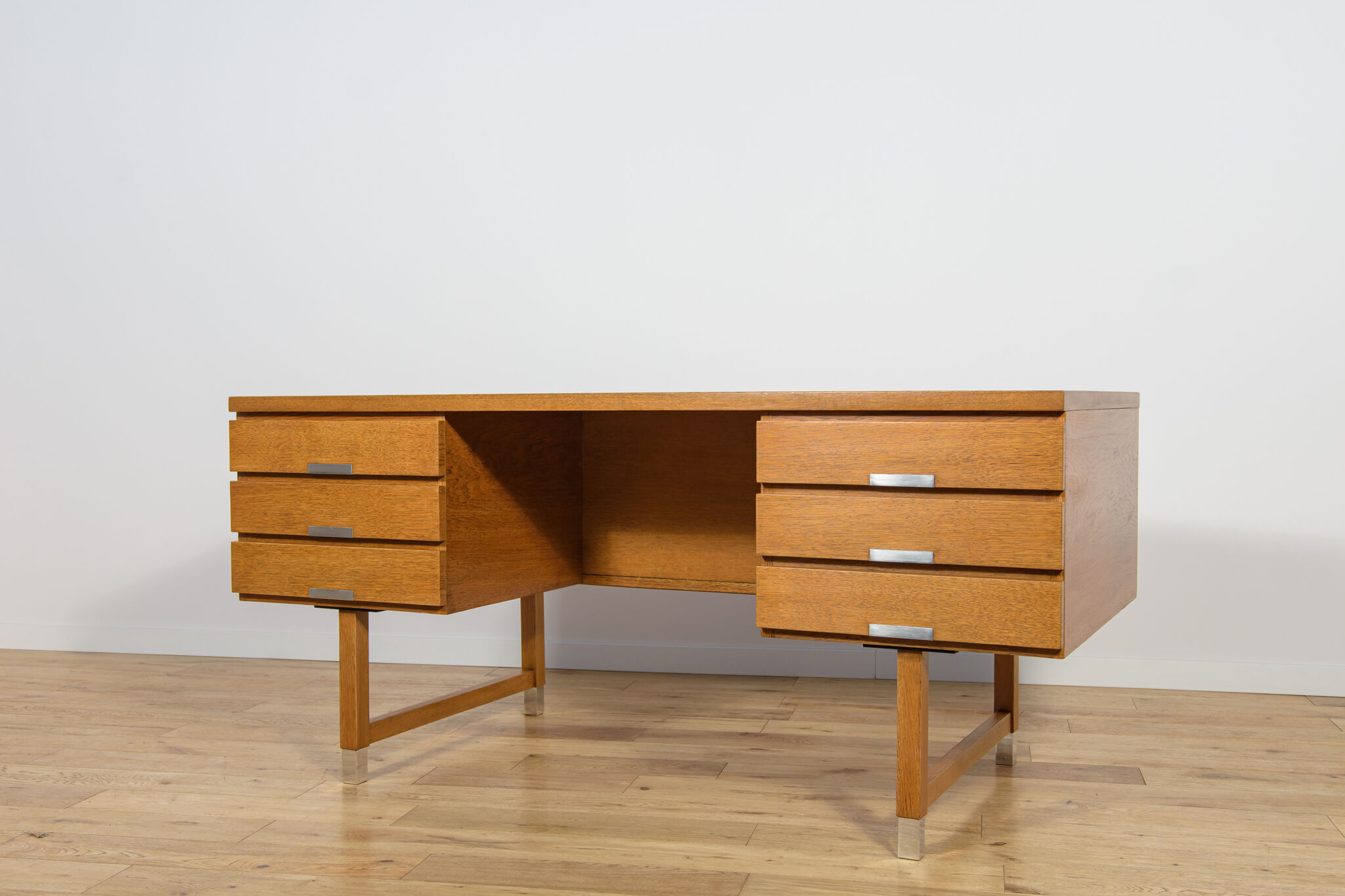 Mid-century modern oak desk from Eigil Petersens Møbelfabrik, Denmark, 1970s