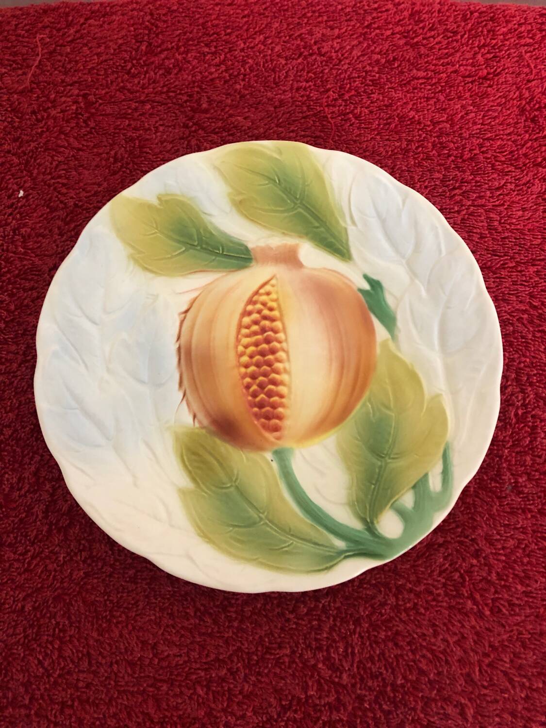 Assiette à dessert en barbotine