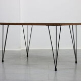 Table basse minimaliste du milieu du siècle