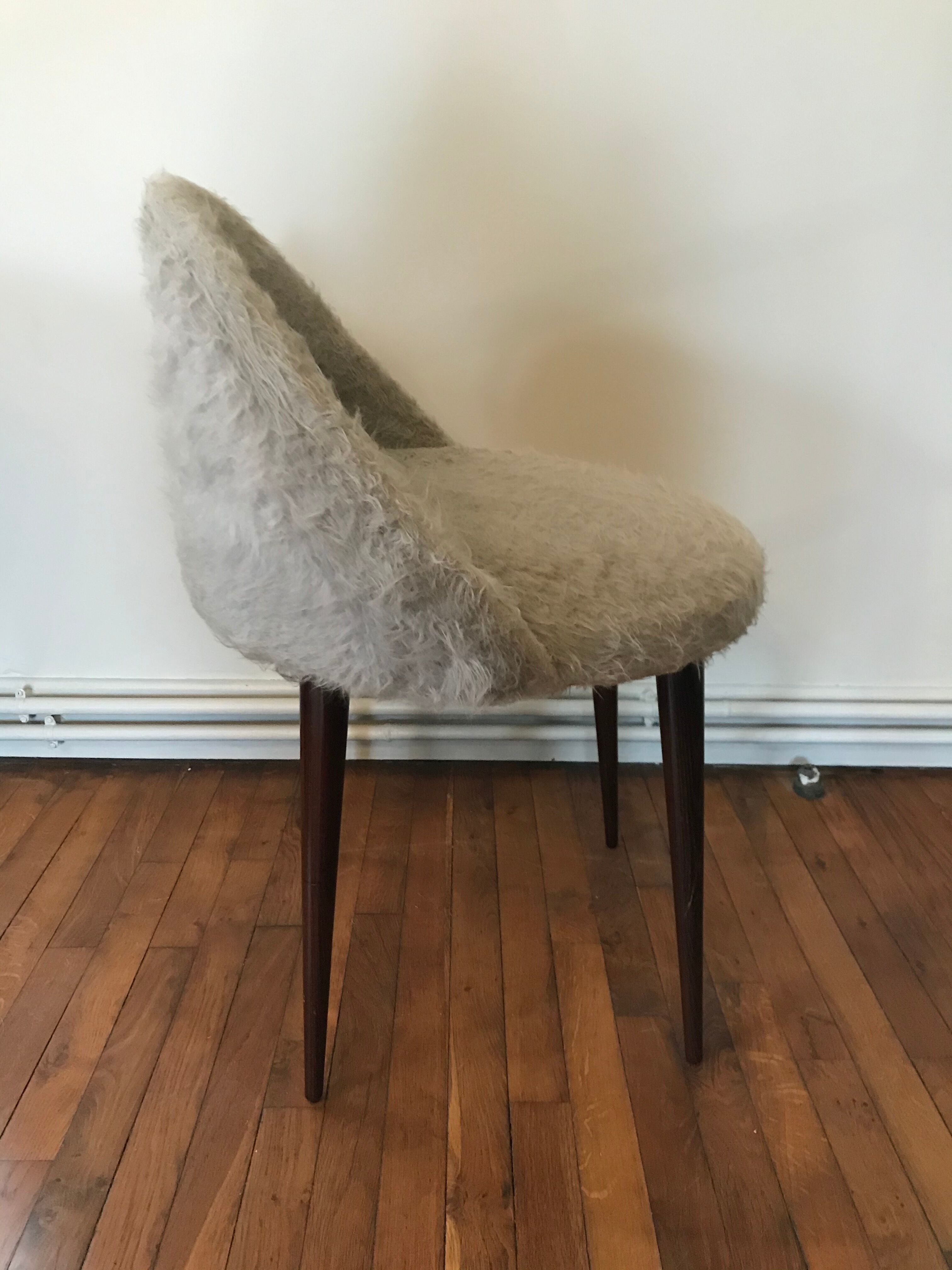 Grey mmoute chair