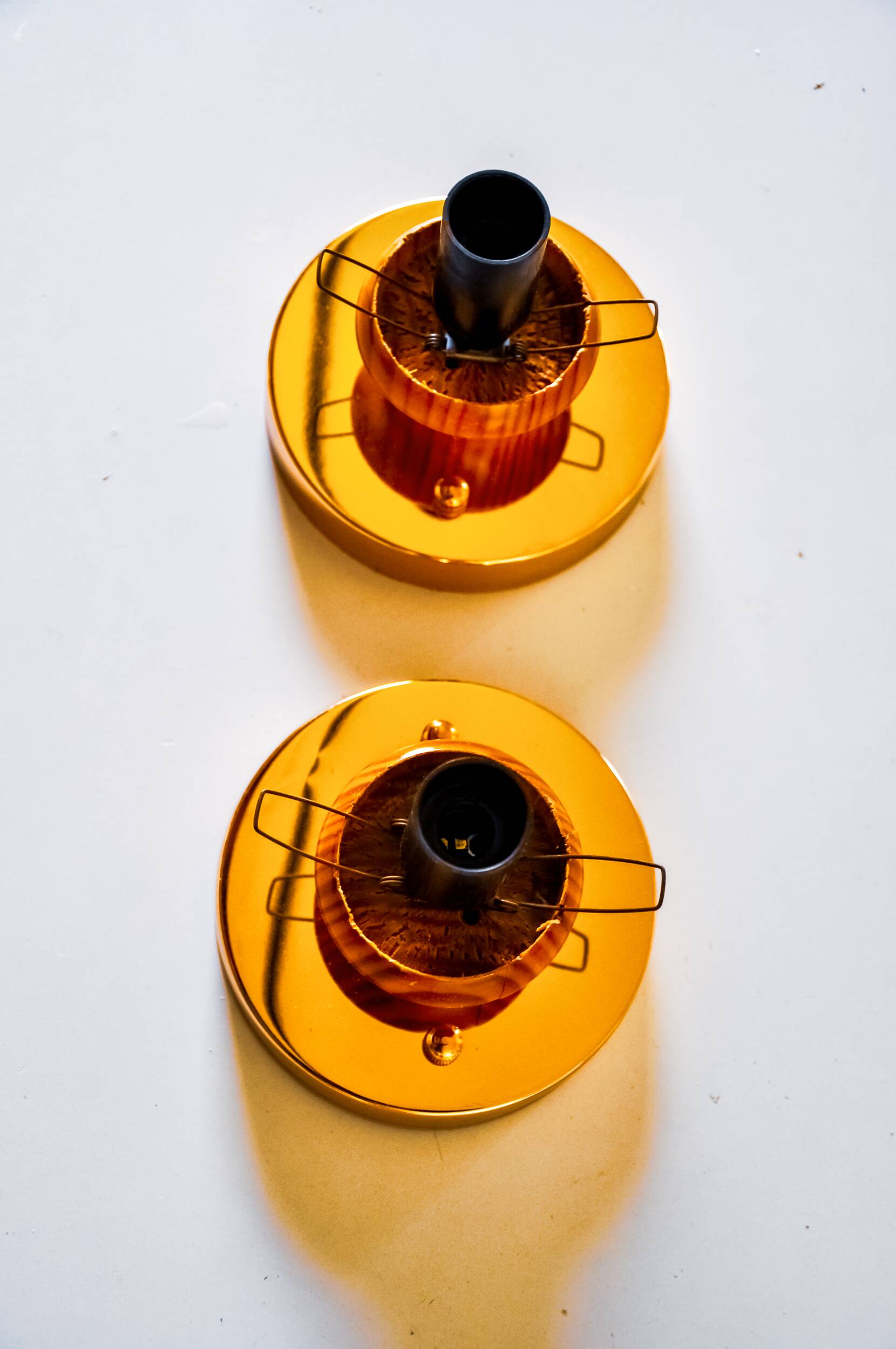 Paire d'appliques "cocoon", résine et pin, italie, 1970