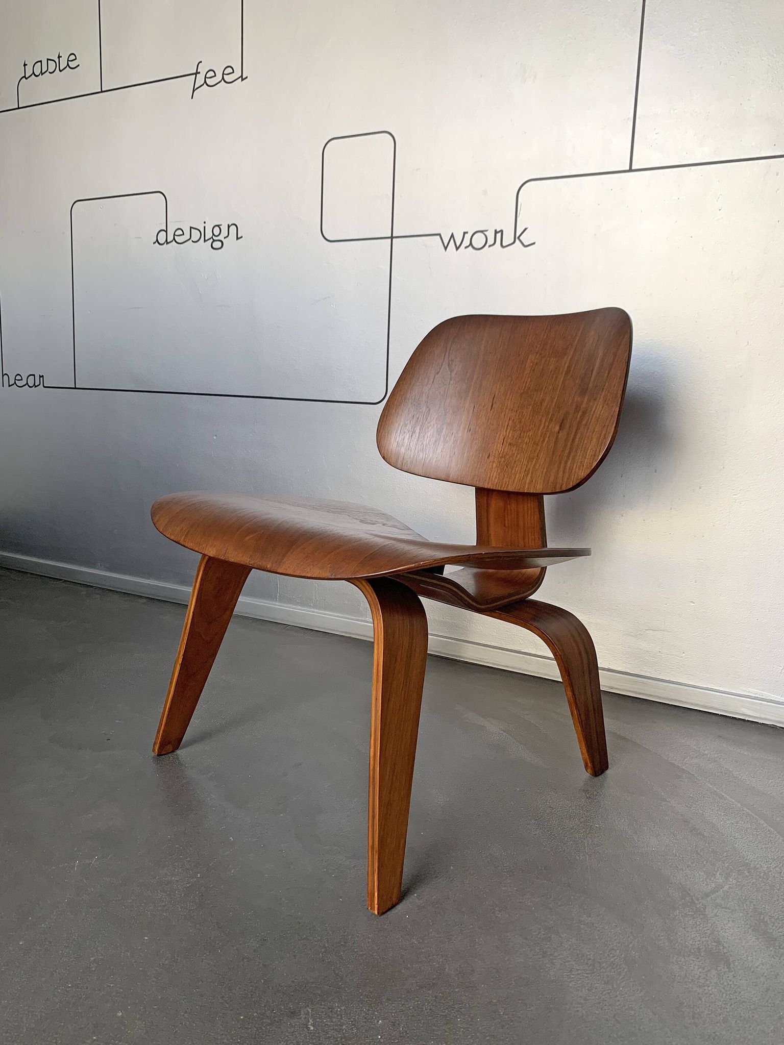 LCW LOUNGE CHAIR WOOD WALNUT BY CHARLES & RAY EAMES EVANS / HERMAN MILLER 1948-49