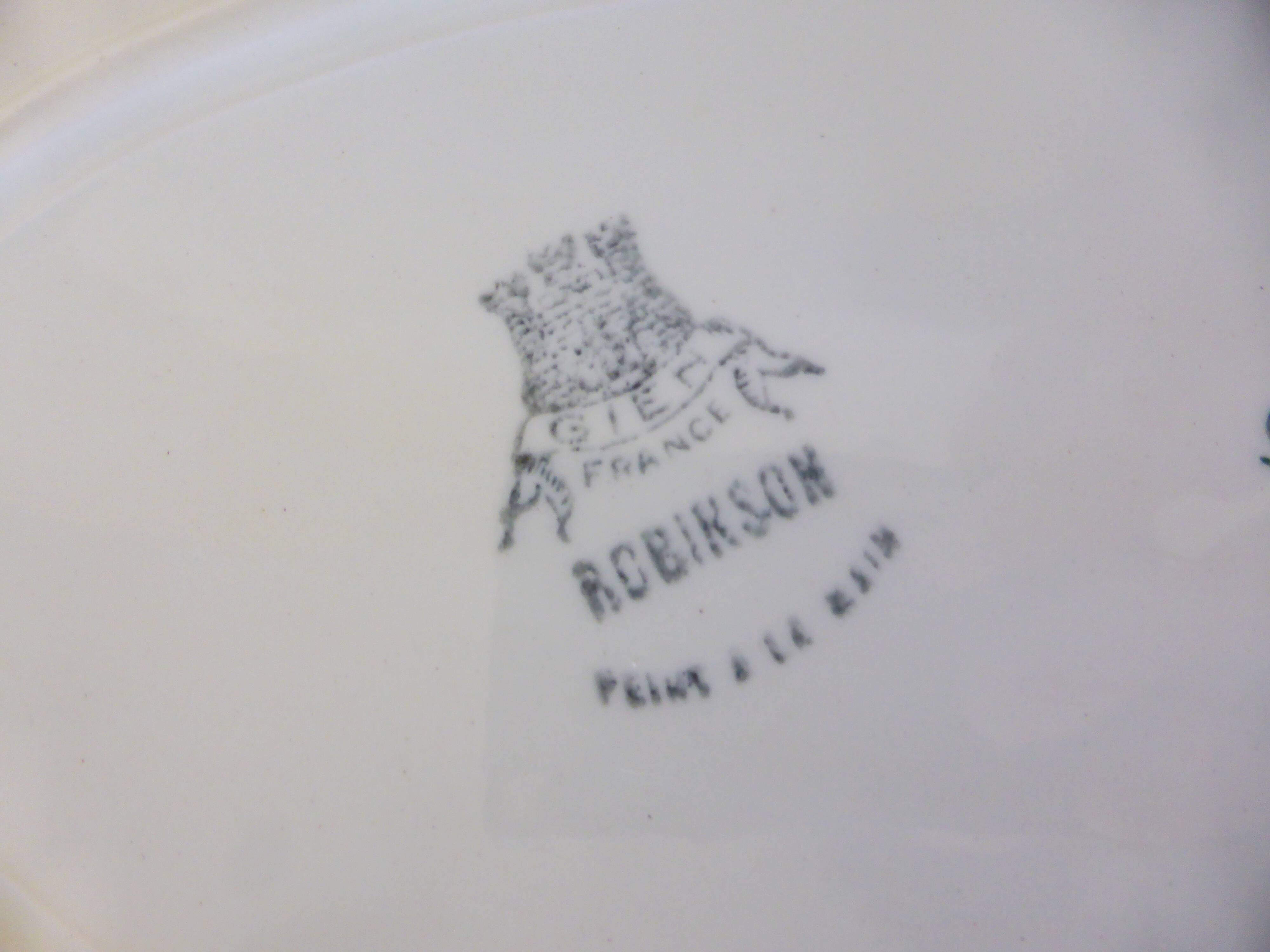 Oval flat of Gien model Robinson