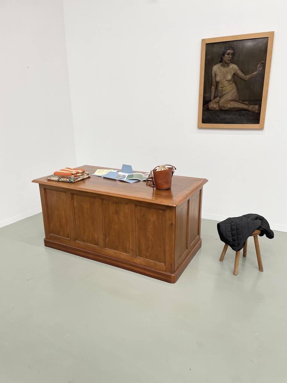 Comptoir ou bureau en noyer années 50