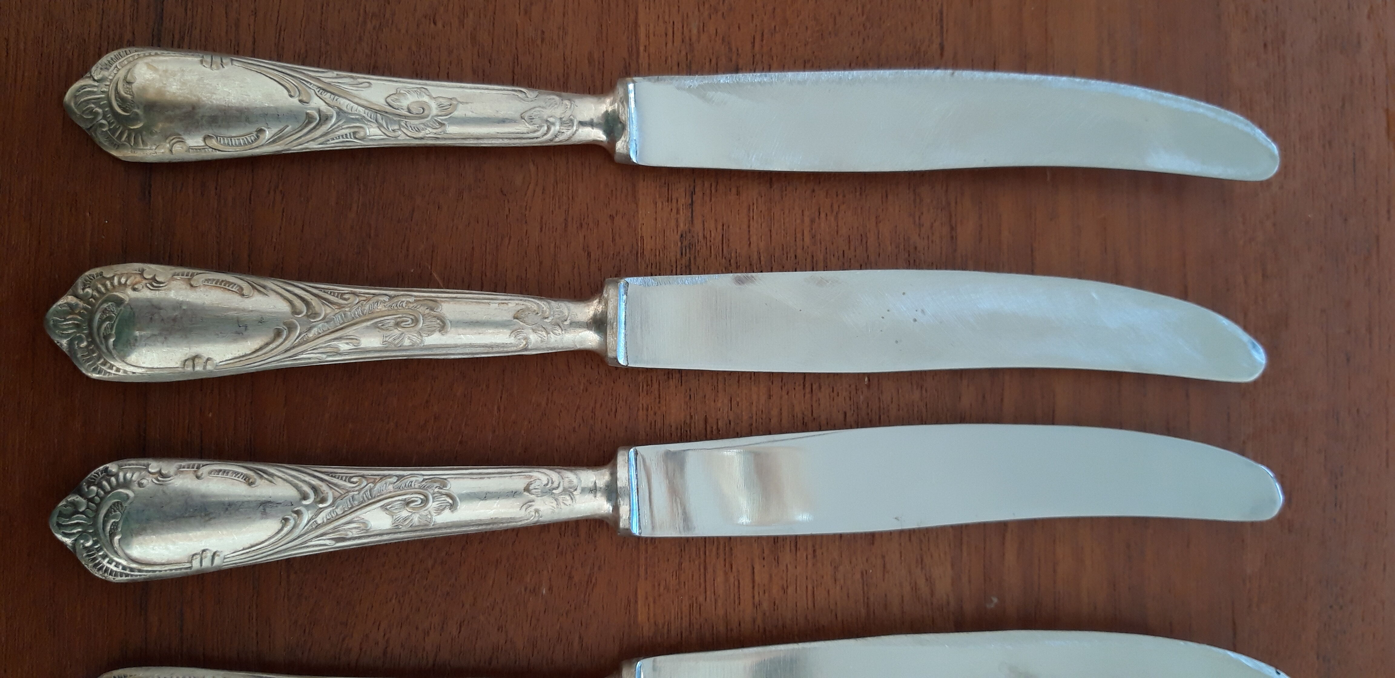 Set of silvered metal cutlery 1/1000th