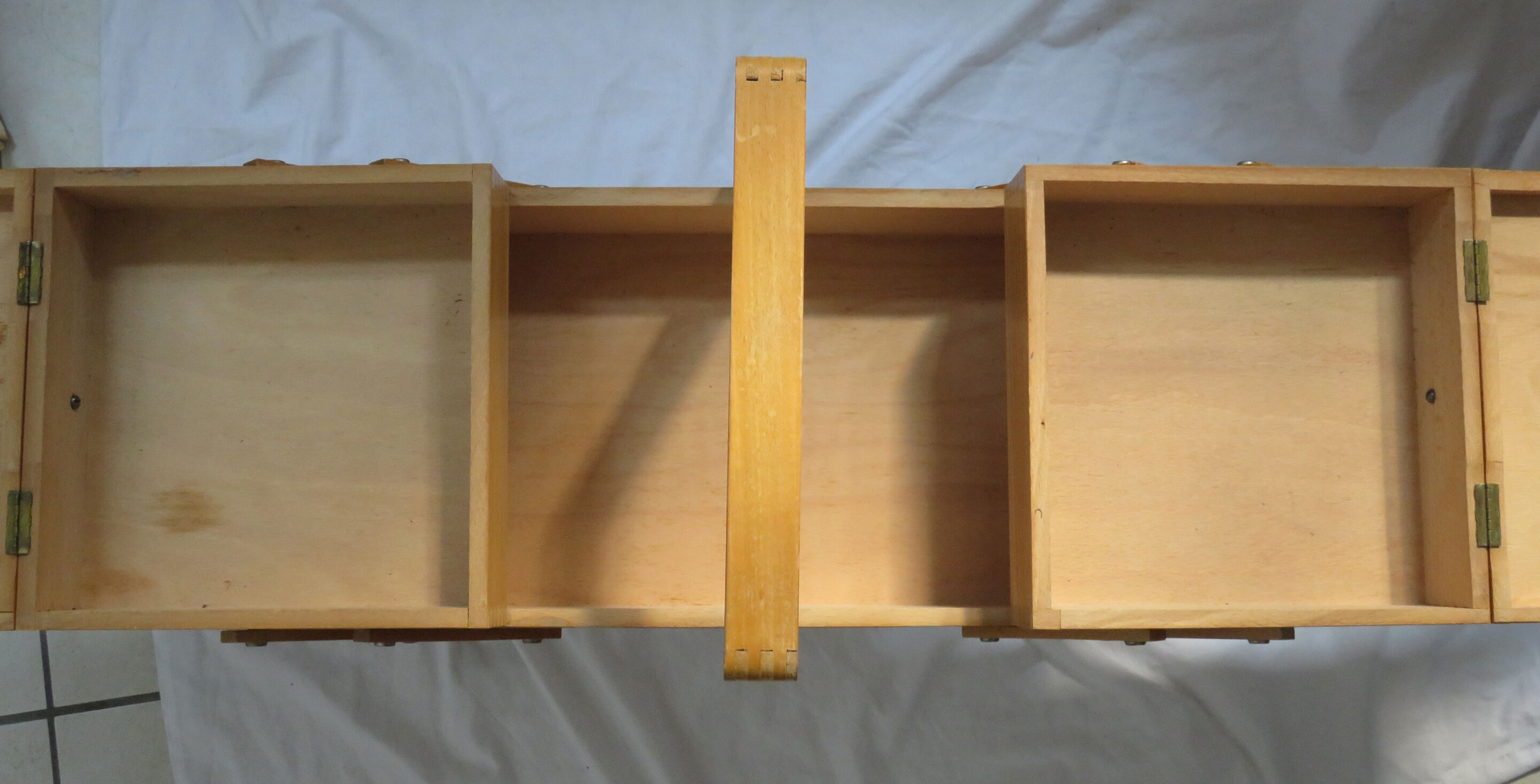 Tripod light wood worker