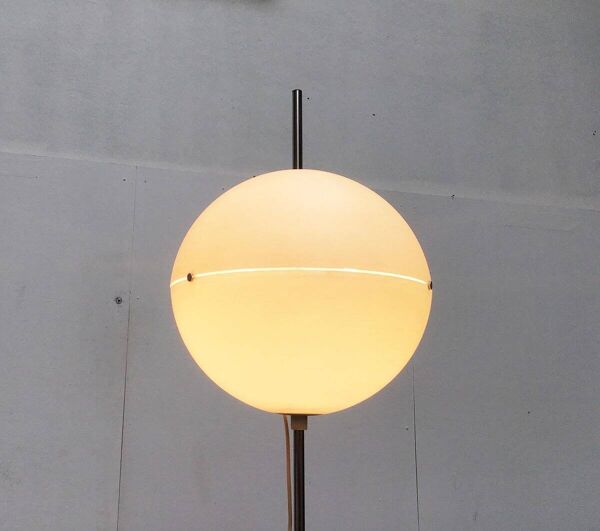 Lampe sur pied globe ère spatiale du milieu du siècle