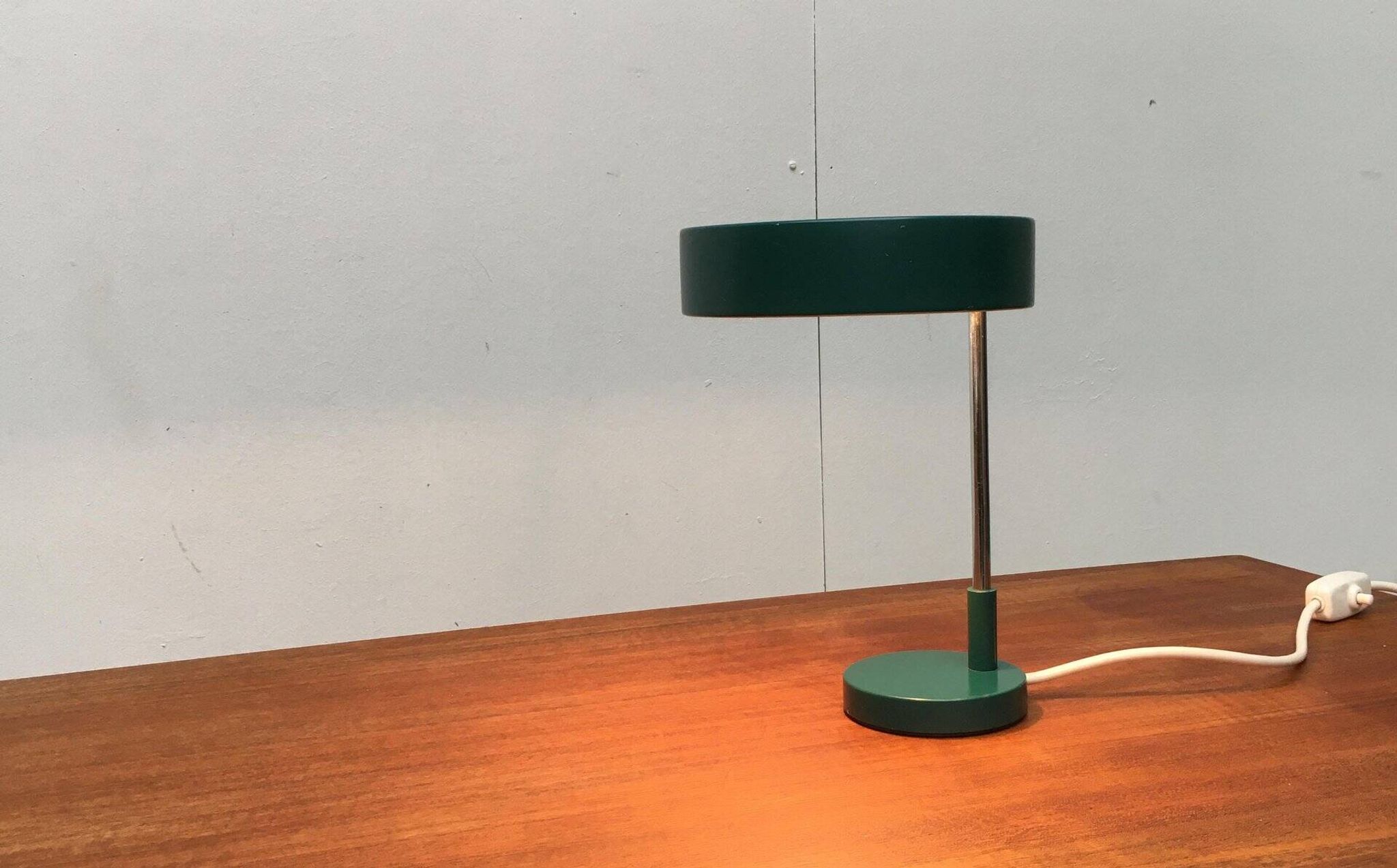 Lampe de table allemande 6890 de milieu de siècle de Kaiser Idell / Kaiser Leuchten