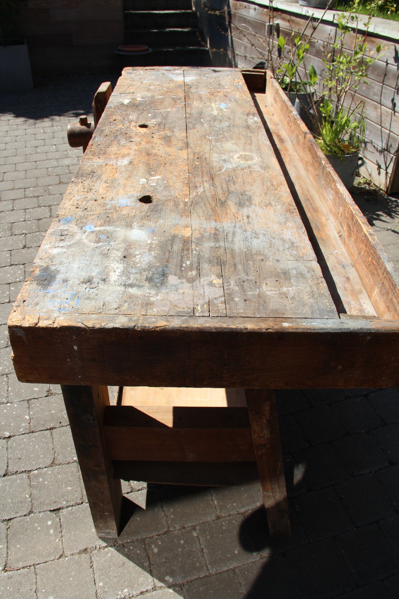 Industrial establishment with old vice 170 cm