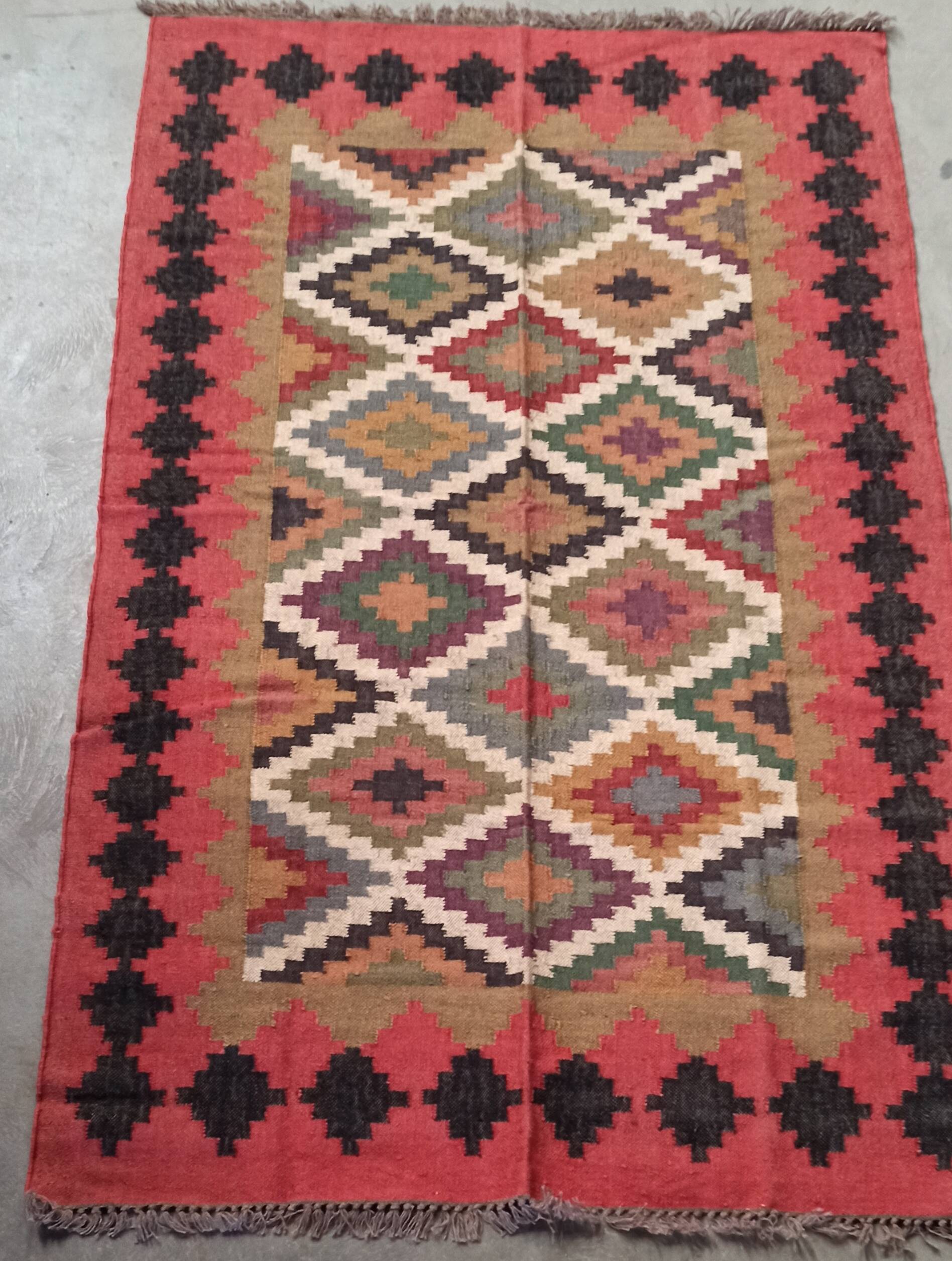 Kilim rug in jute and cotton. 150cm x 240cm