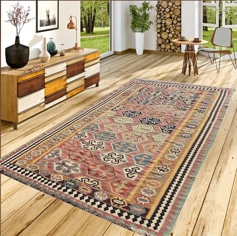 Kilim Rug Made By The Gashgai Tribes In Iran: 1.60 X 2.95 Meters