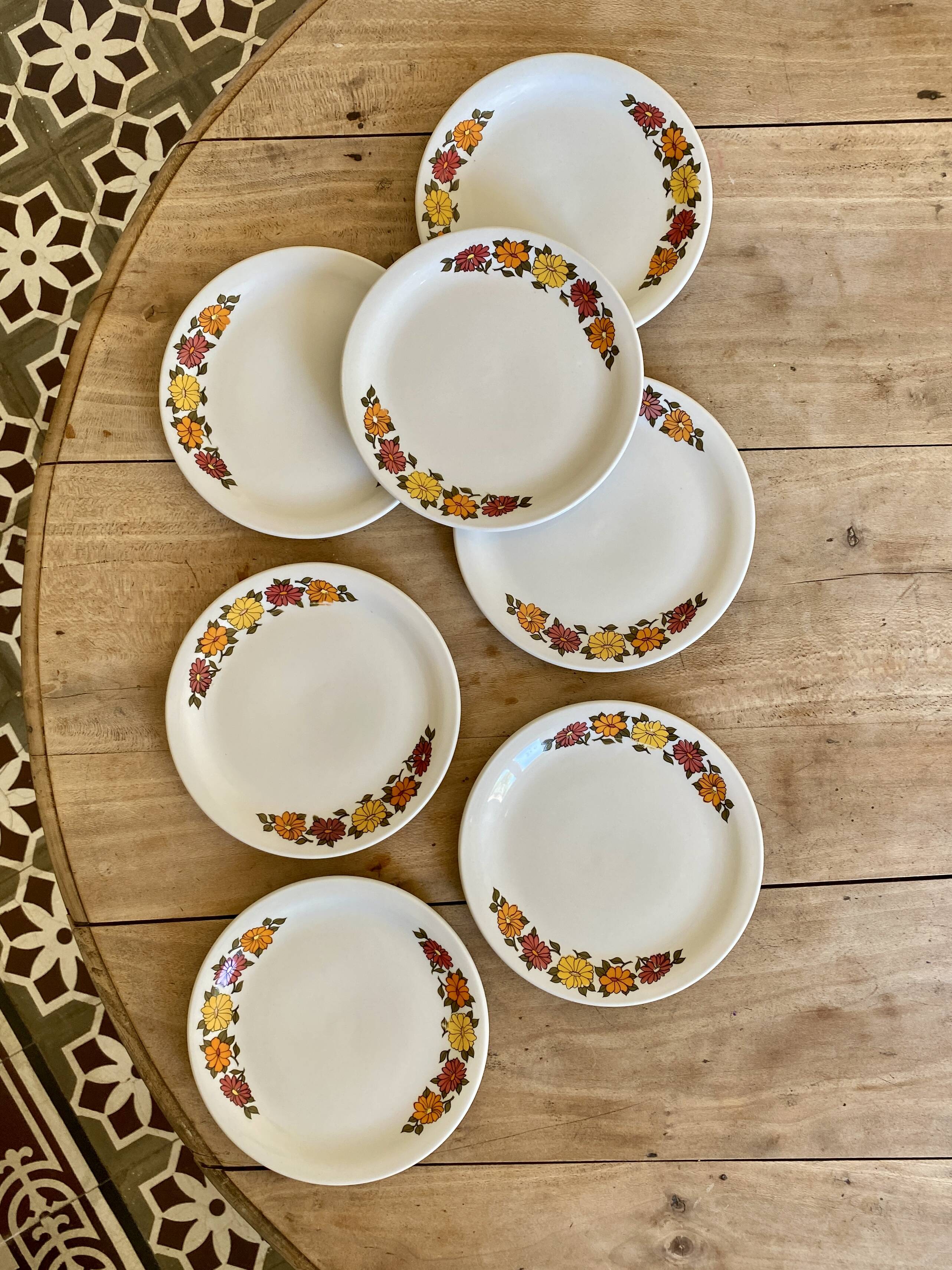 Set of 7 vintage dessert plates