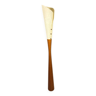 Lampadaire sculptural – bois exotique et abat-jour texturé, style vintage moderne
