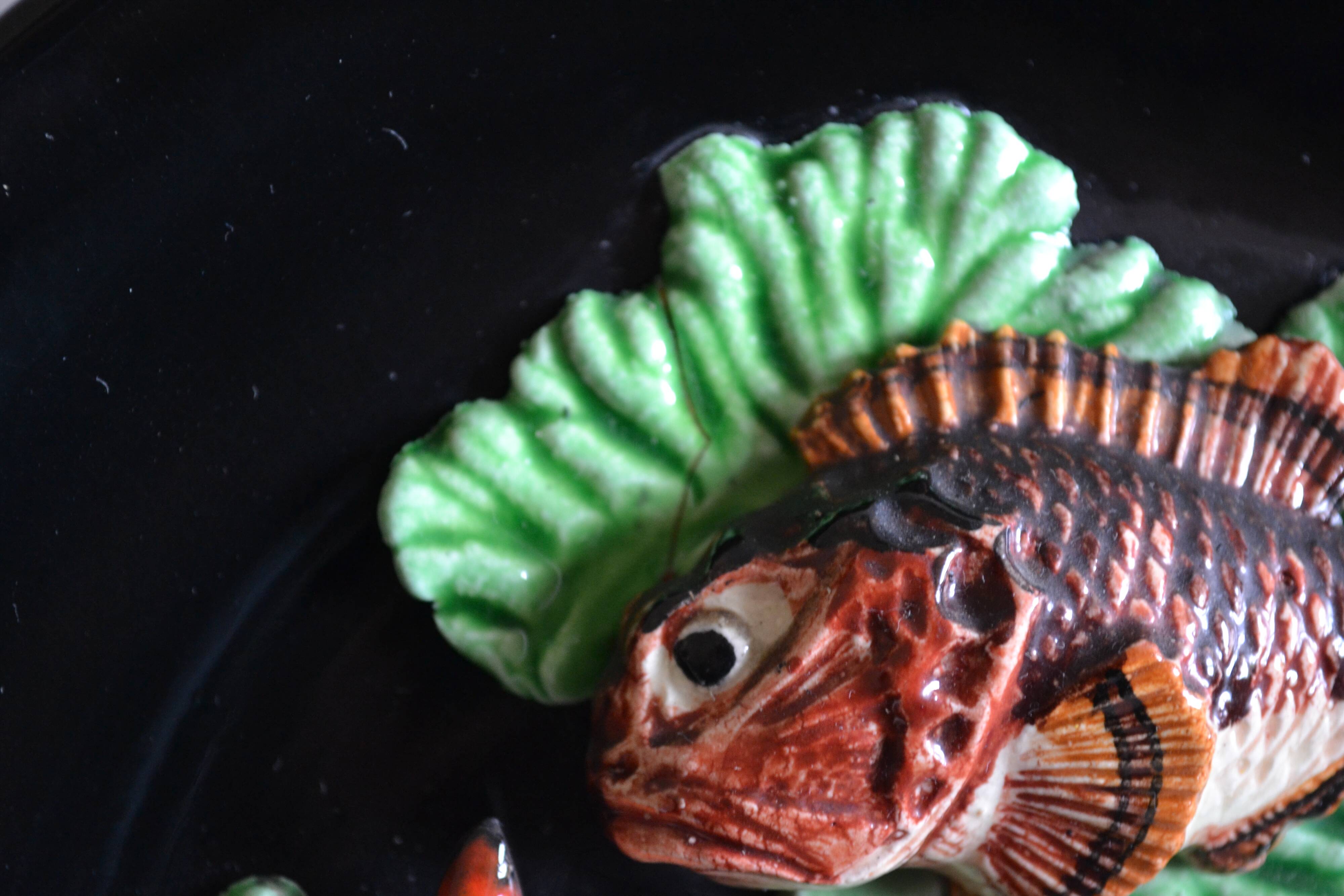 Assiette decor poissons vallauris annees 60
