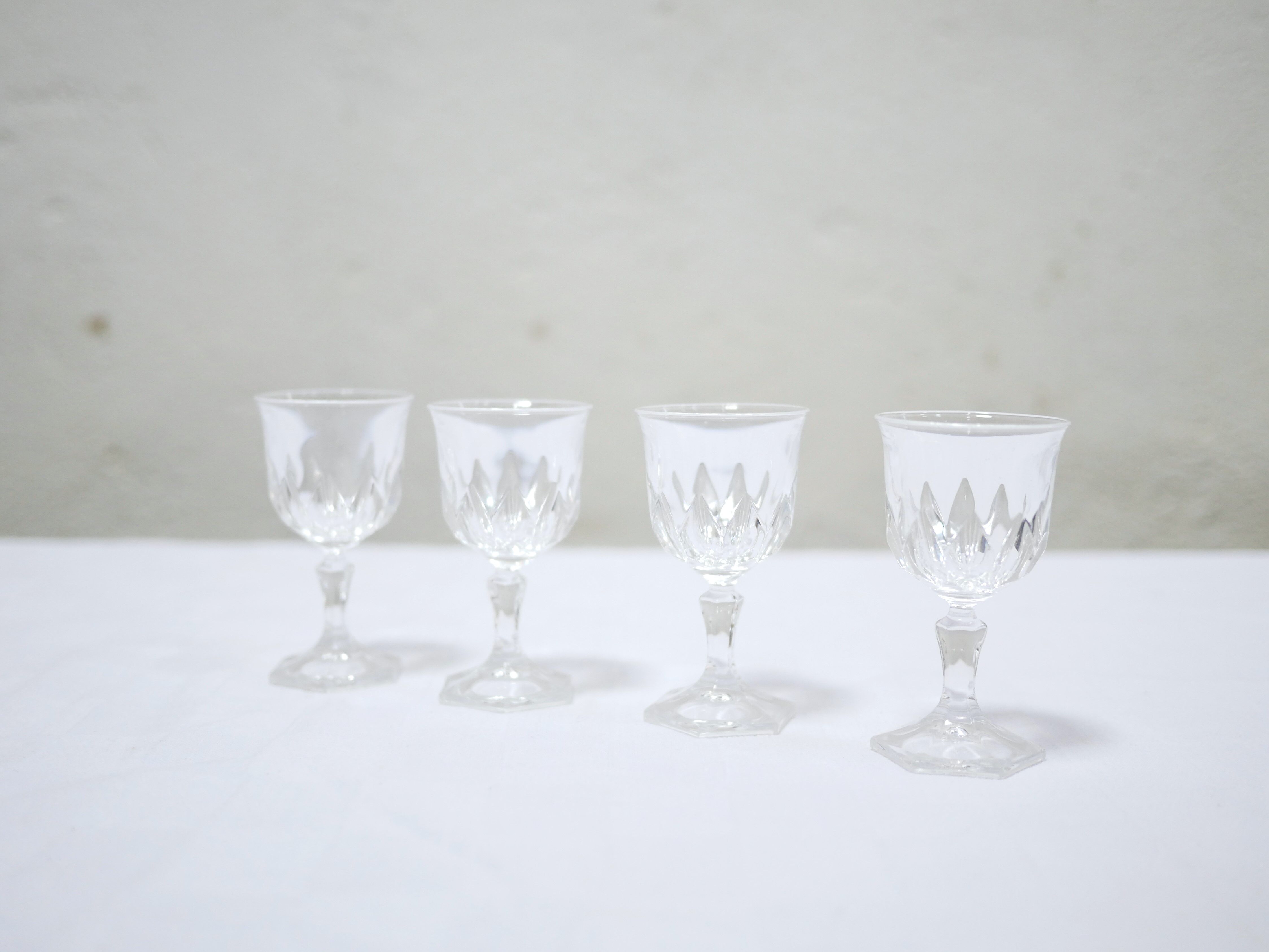 Series of 4 glasses with vintage liqueur cristal d'Arques