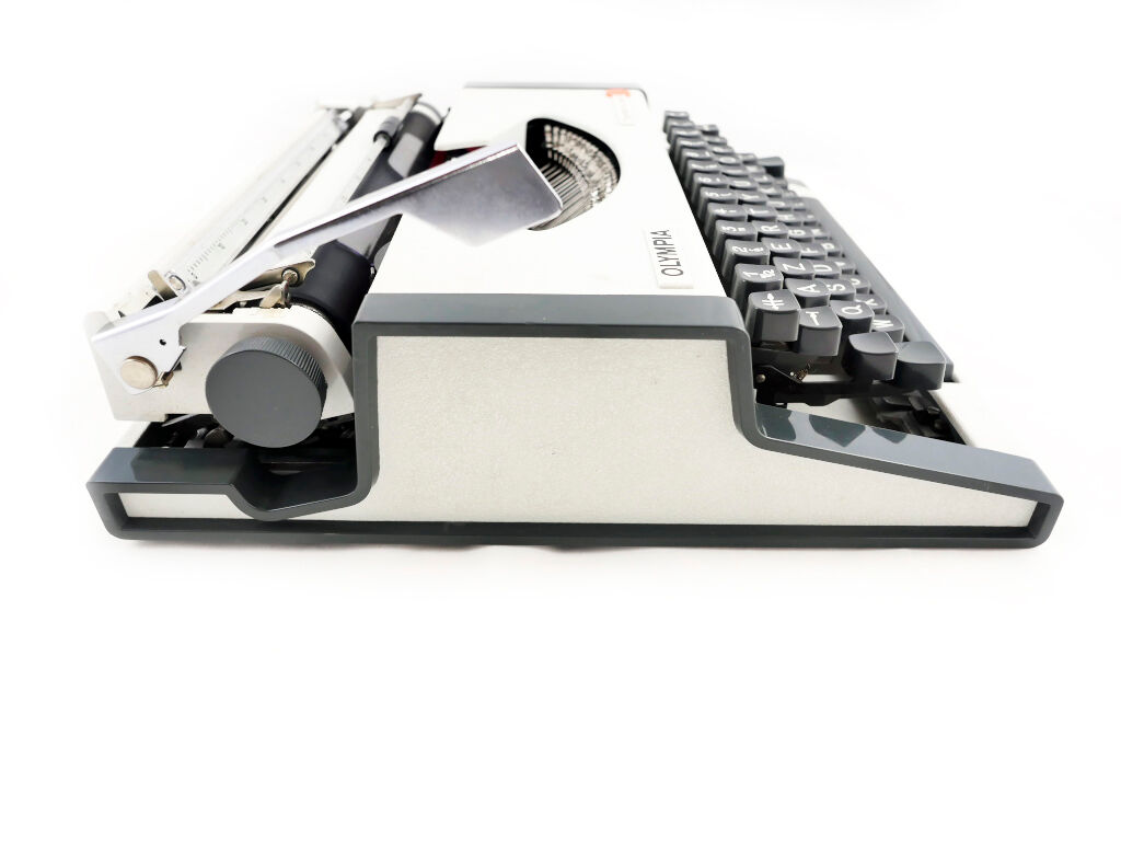 Typewriter, olympia traveller luxury  white