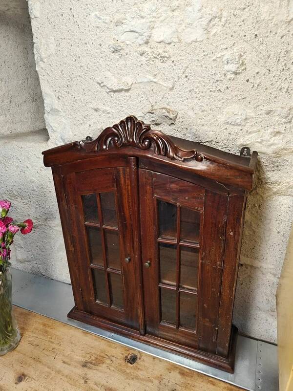 Wall-mounted glass cabinet in solid wood