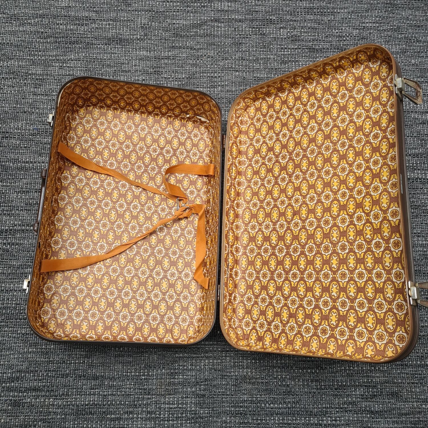 Brown leather suitcase: Europa Match