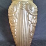 Vase Art Déco en verre dépoli moulé et pressé, couleur jaune champagne