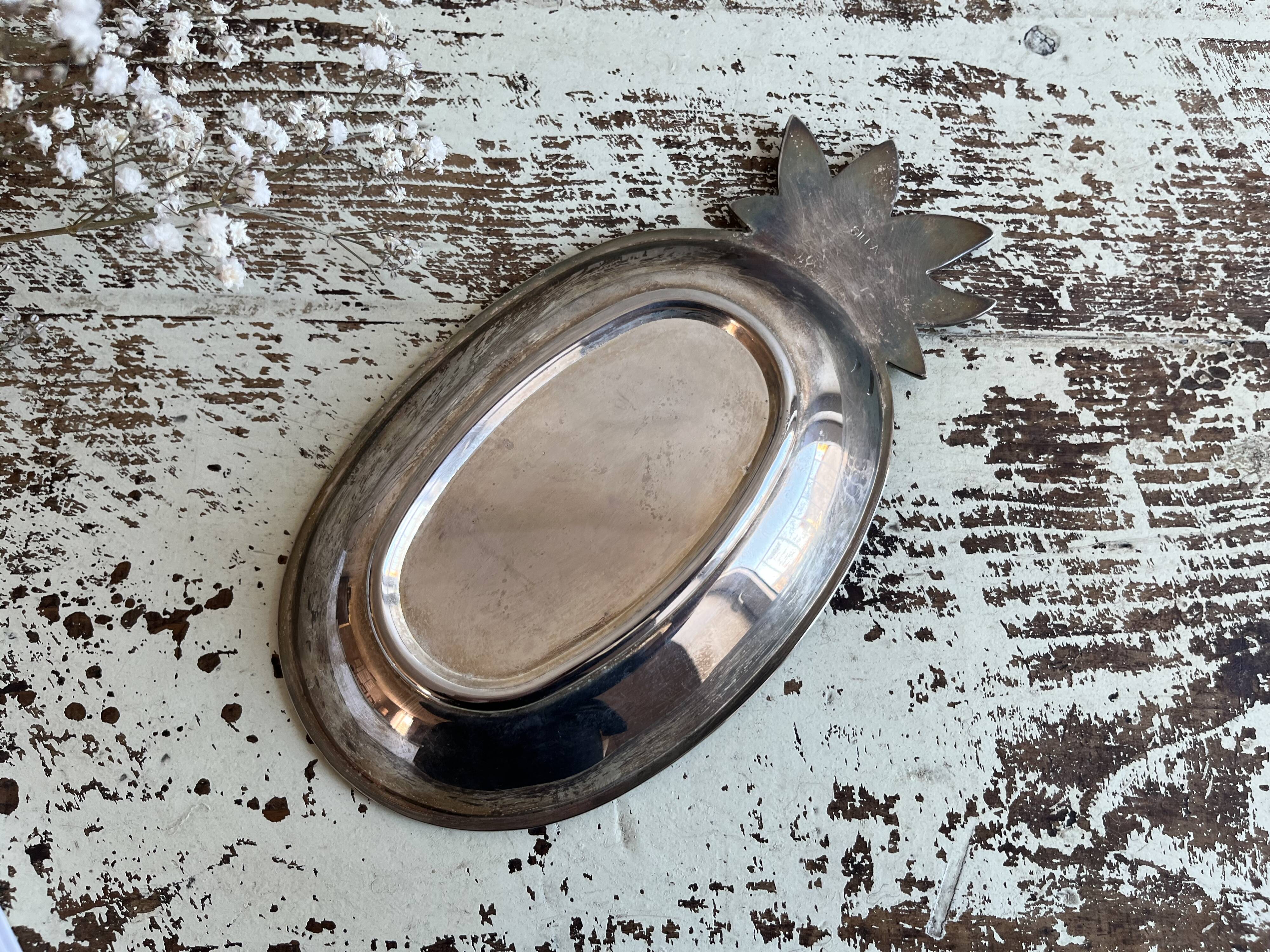 Silver-plated pineapple pocket emptier