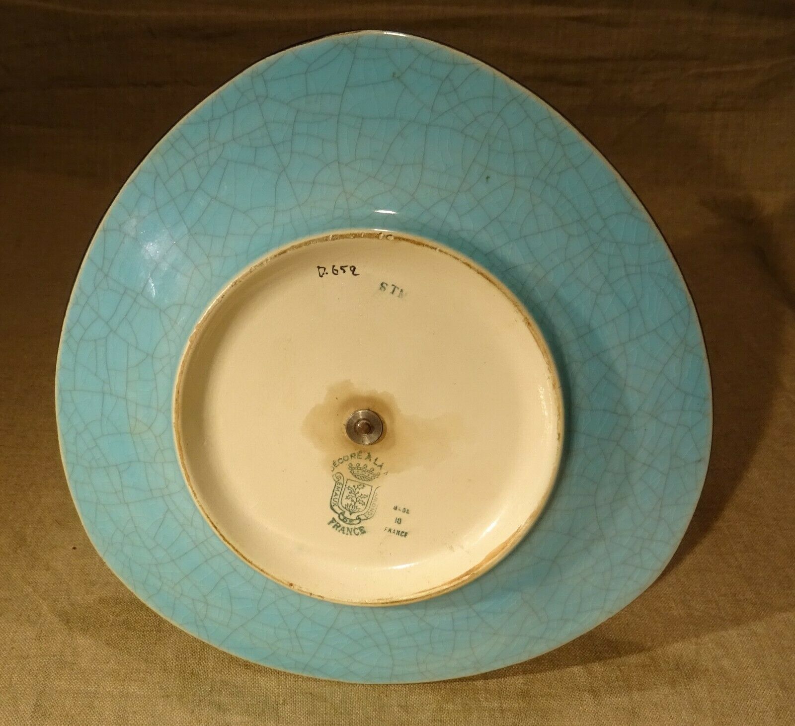 Servant silent emaux Longwy cake mignardises display