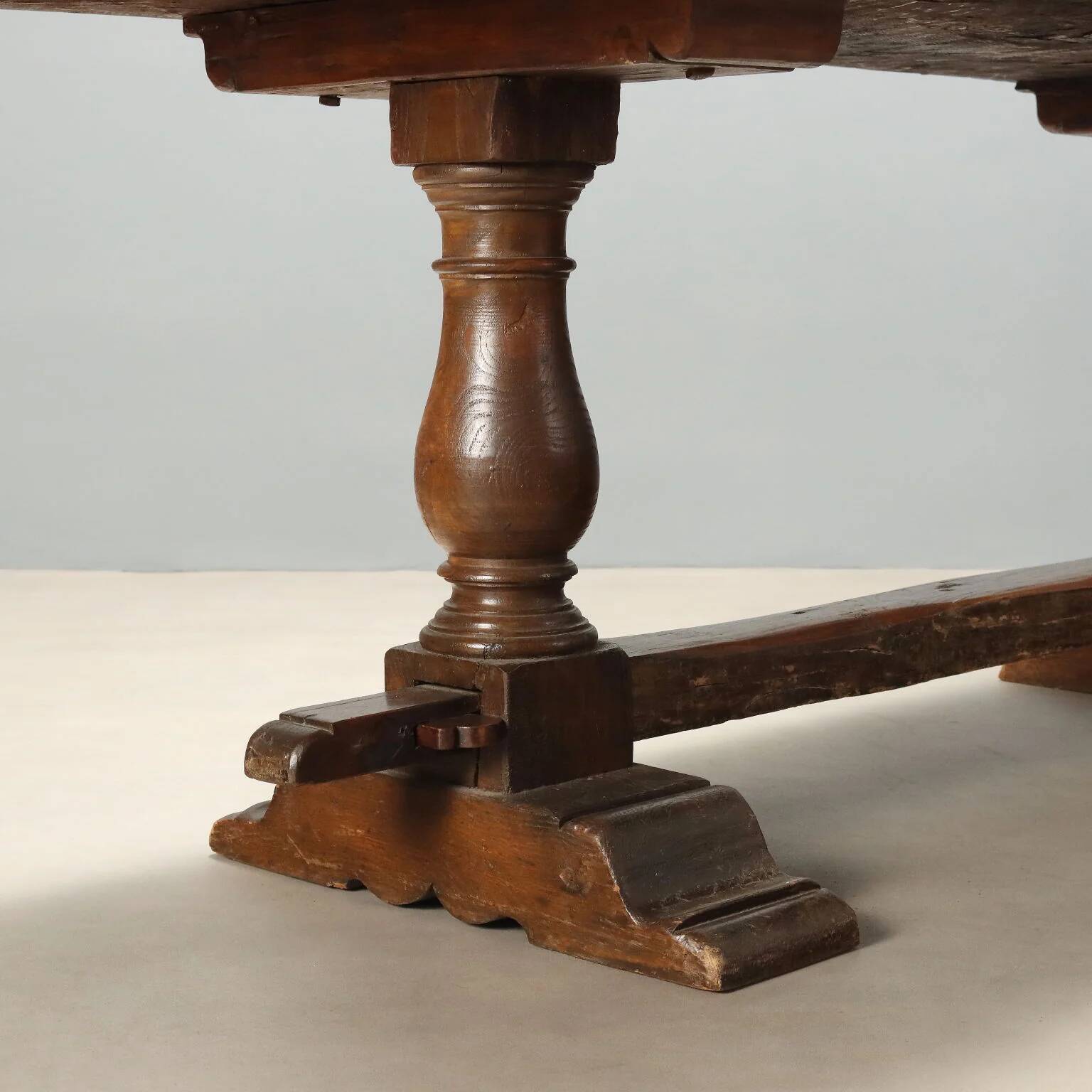Table en châtaignier fin XIXe siècle