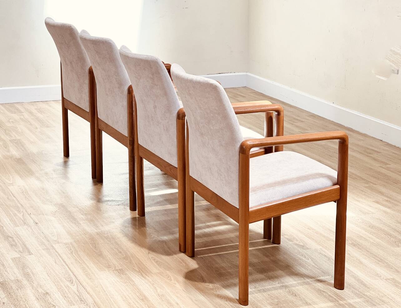 Suite de quatre fauteuils de Dyrlund en teck